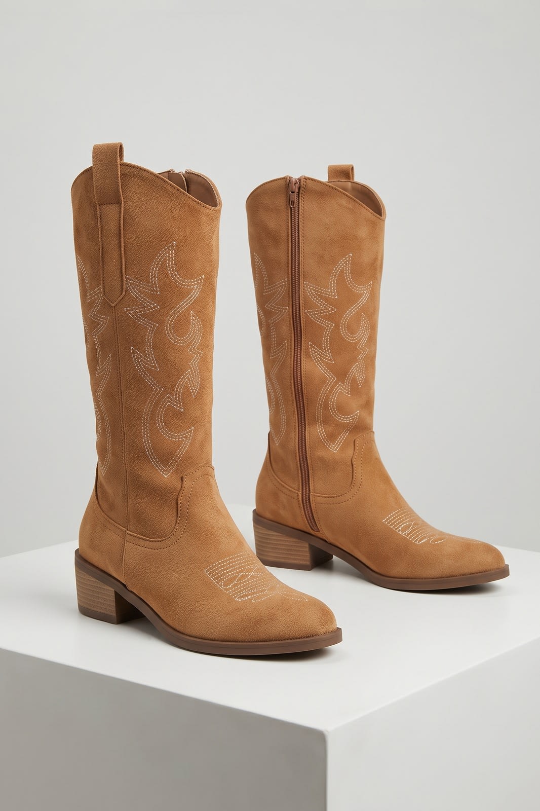 Damen Kniehohe Cowboystiefel | Boho-Stil — Braun — shoe_main — am Modell