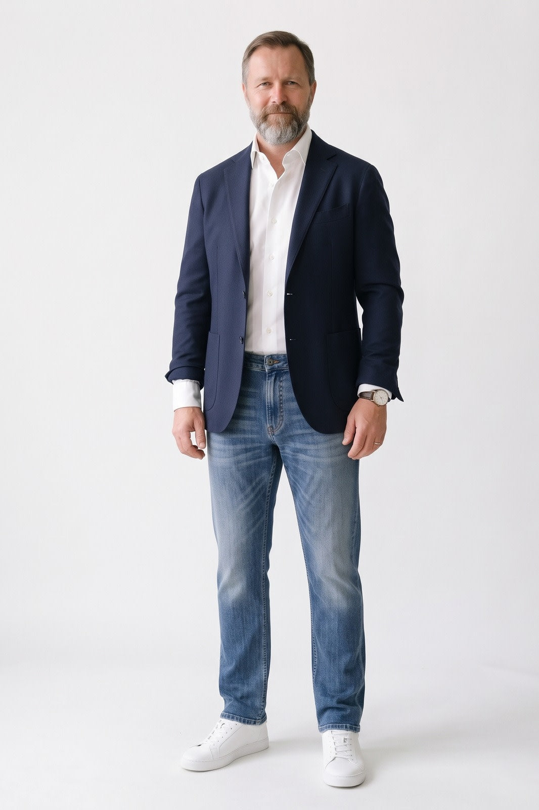 Herren Baggy Jeans | Gerades Bein — Blau — Vorderansicht — am Modell
