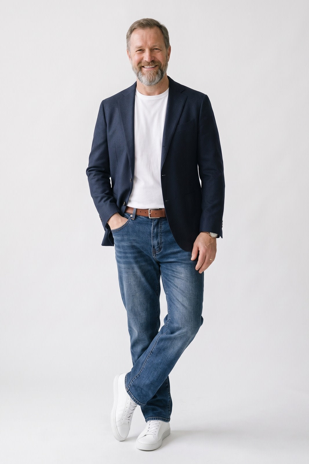 Herren Baggy Jeans | Gerades Bein — Dunkelblau — Vorderansicht — am Modell
