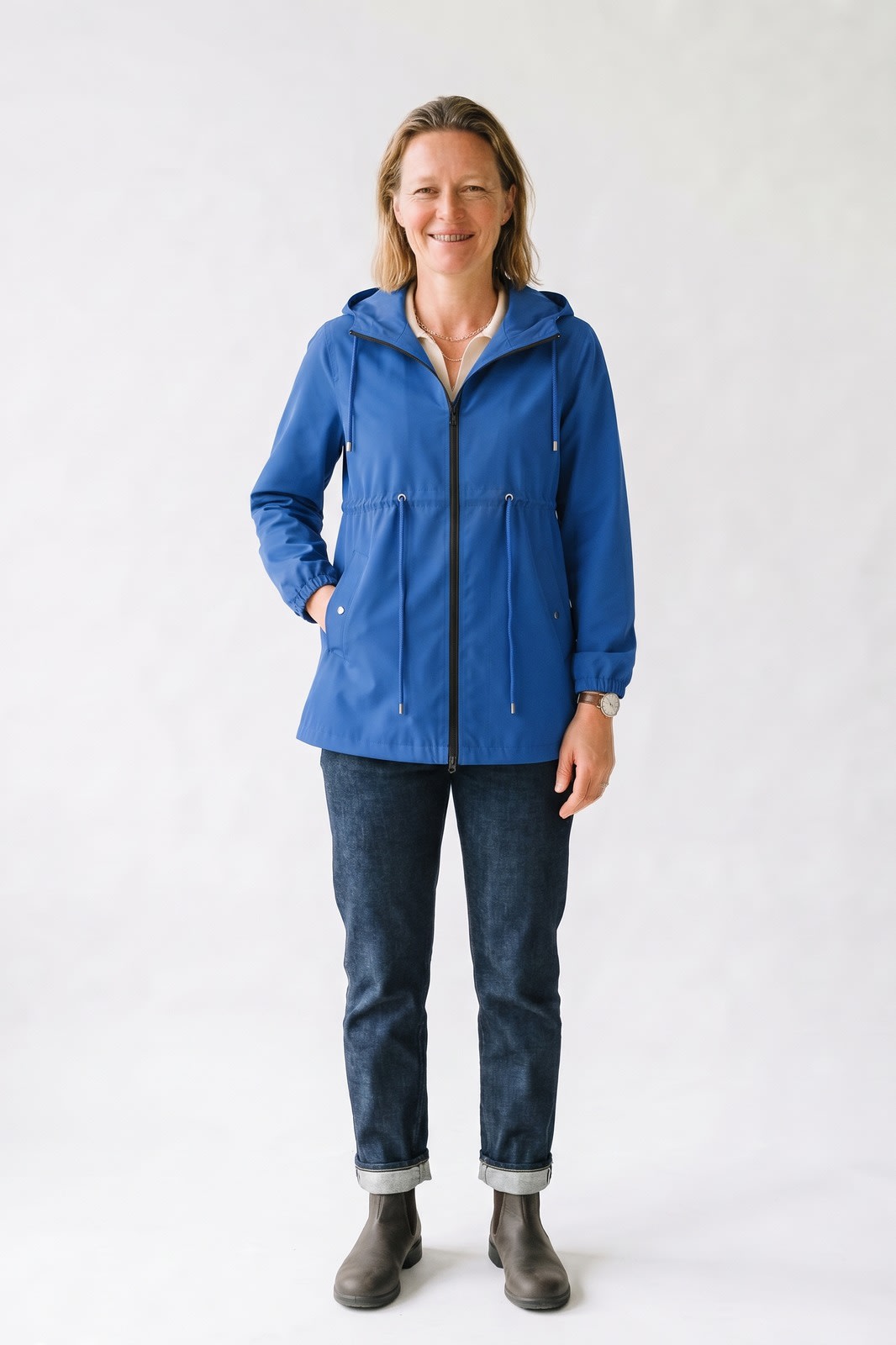 Damen Leichter Parka mit Kapuze | Casual — Blau — Vorderansicht — am Modell