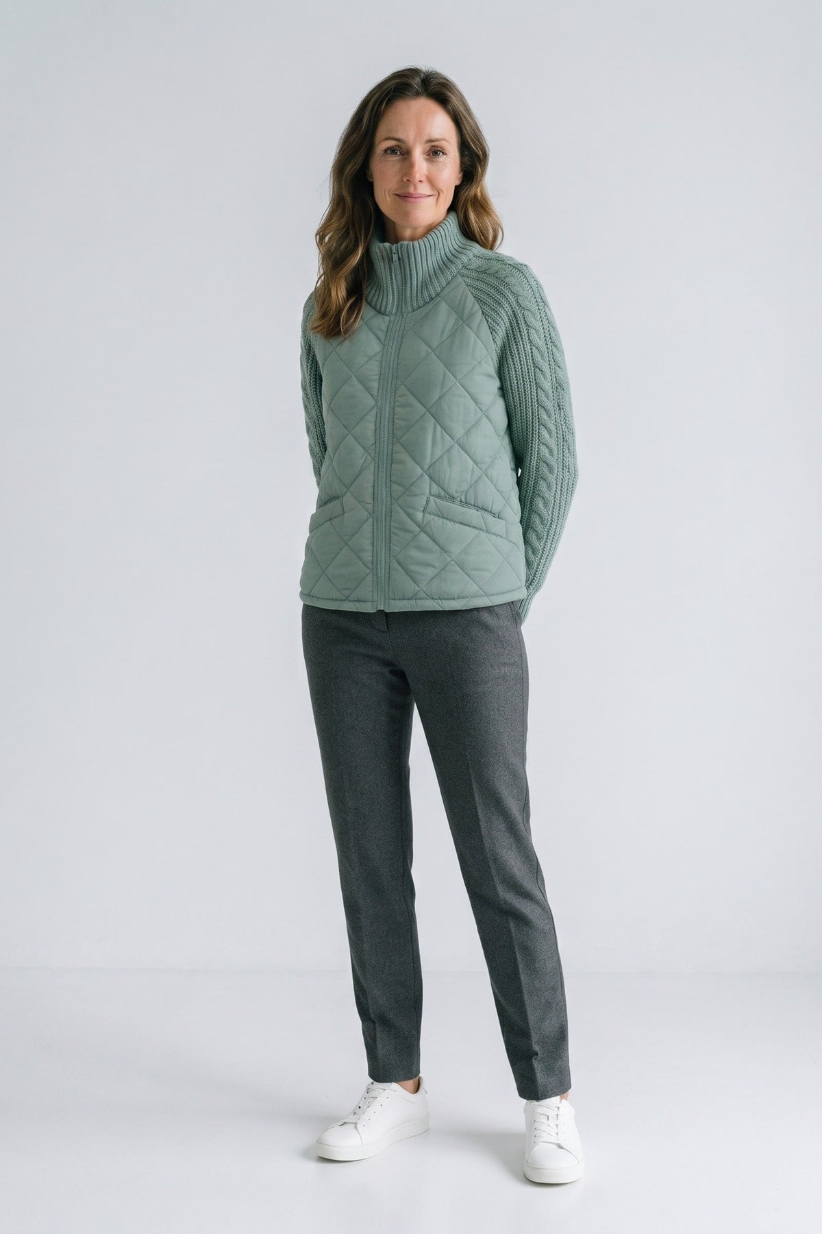 Damen Steppjacke mit Stehkragen und Zopfstrick-Ärmeln in Rautensteppung – 10