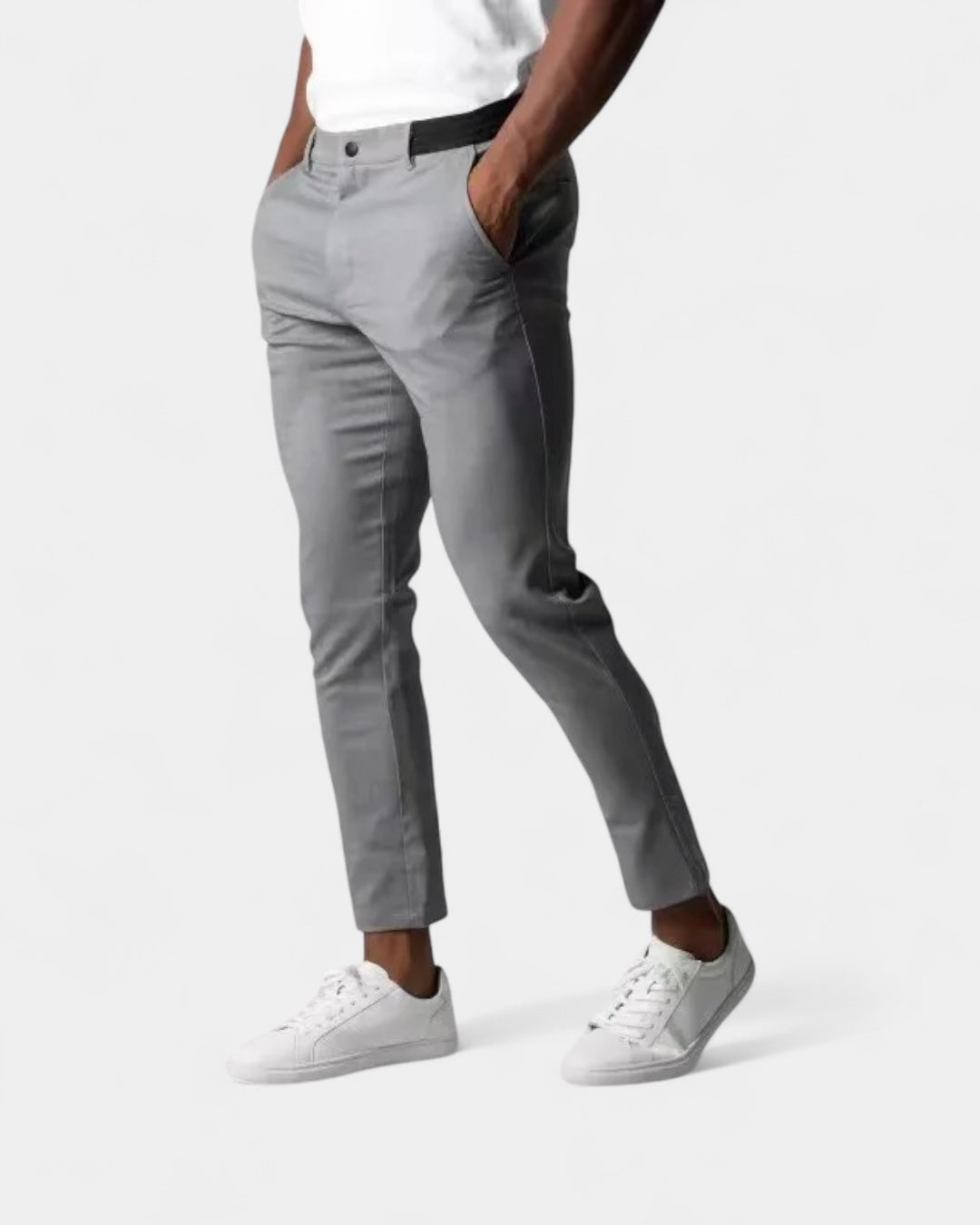 Herren Chino-Hose mit schrägen Eingrifftaschen und Kontrasteinsatz am Bund