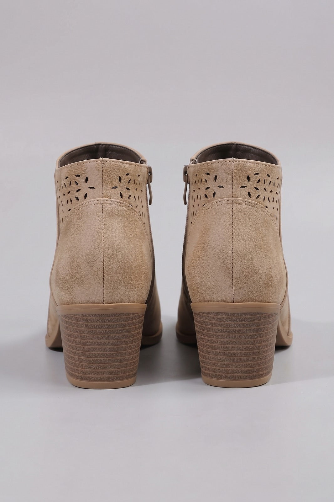 Damen Ankle Boots | Reissverschluss — Beige — shoe_back — am Modell