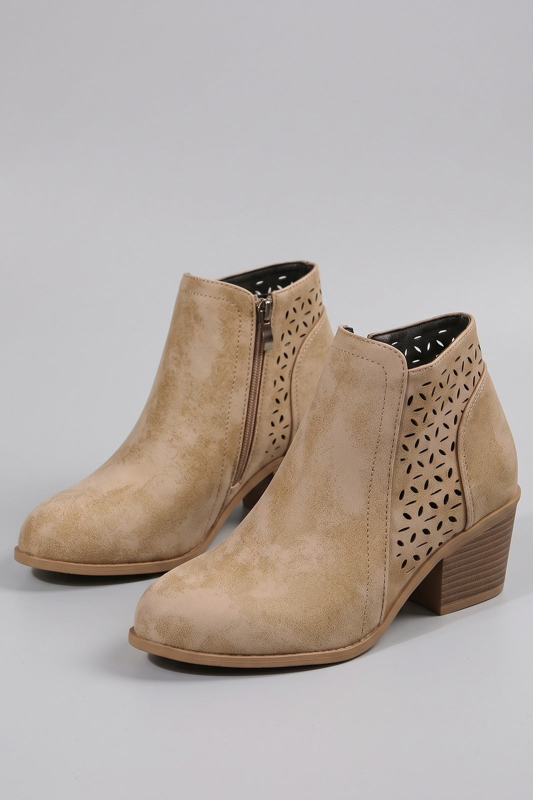Damen Ankle Boots | Reissverschluss — Beige — shoe_main — am Modell
