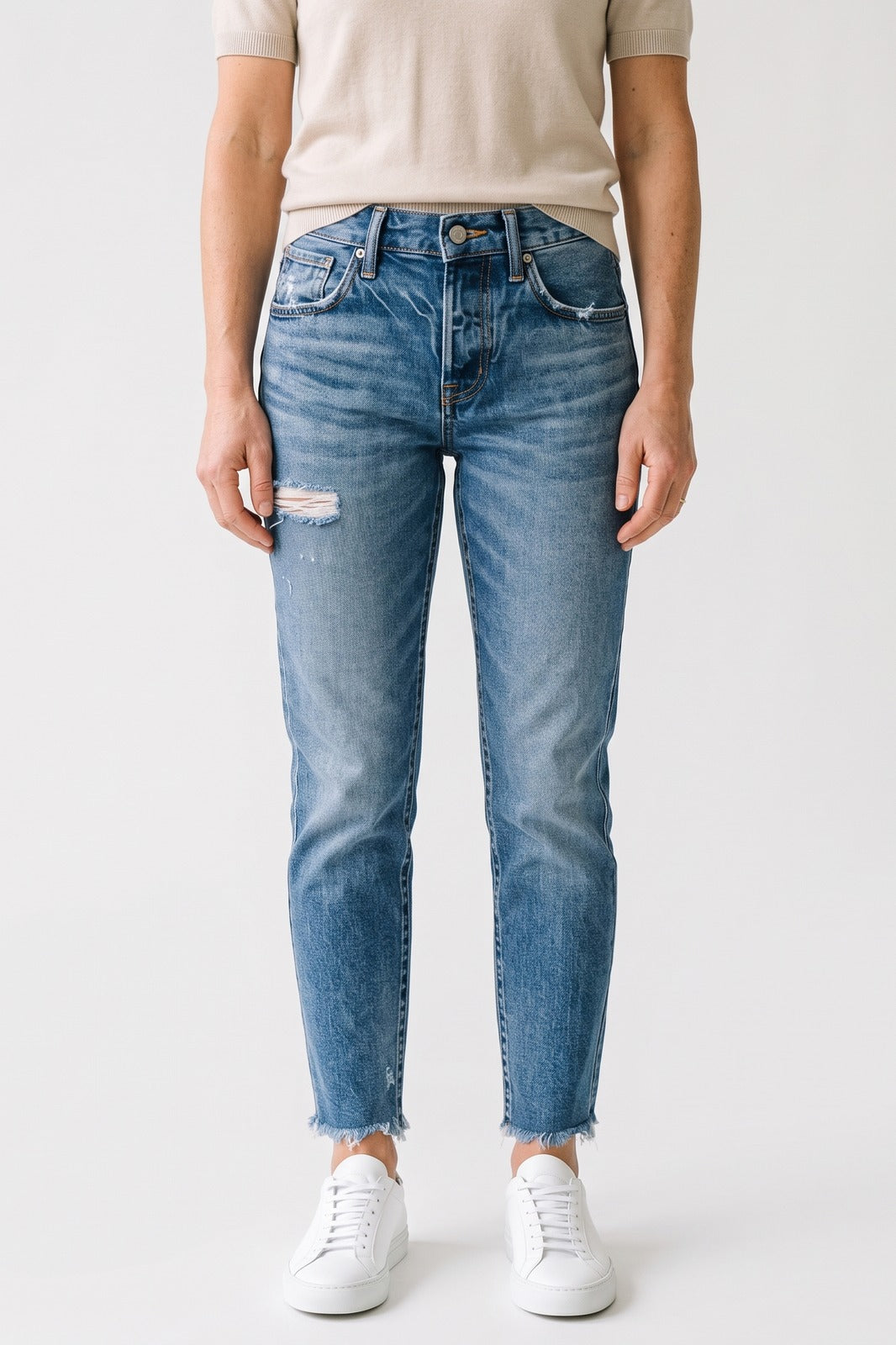 Damen Cropped Jeans | Gerades Bein — Blau — Vorderansicht — am Modell