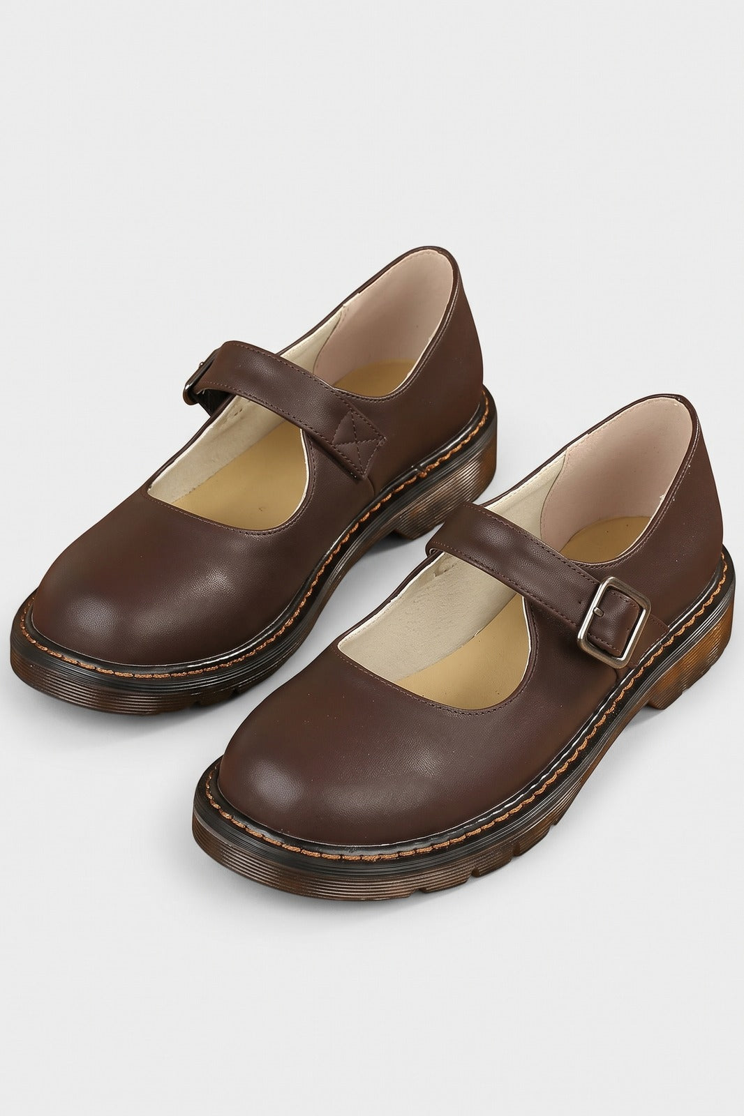 Damen Riemen Mary-Jane-Schuhe | Klassisch — Braun — shoe_main — am Modell