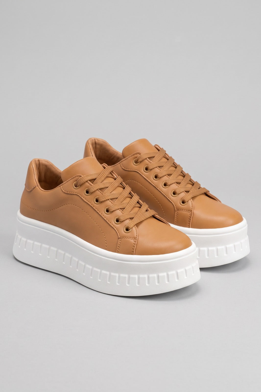 Damen Plateau-Sneaker | Schnürung — Braun — shoe_main — am Modell