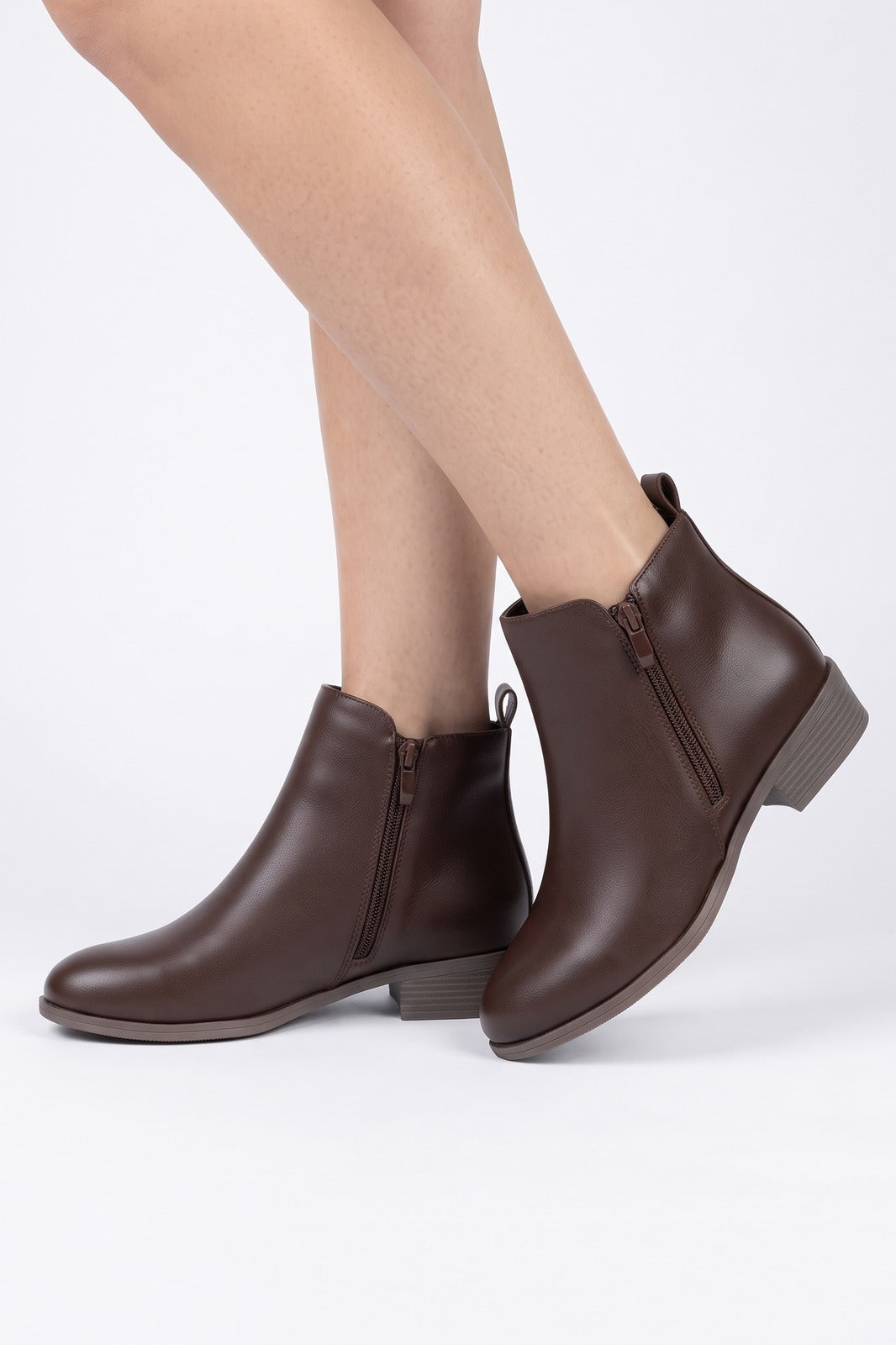 Damen Ankle Boots | Blockabsatz — Braun — shoe_main — am Modell