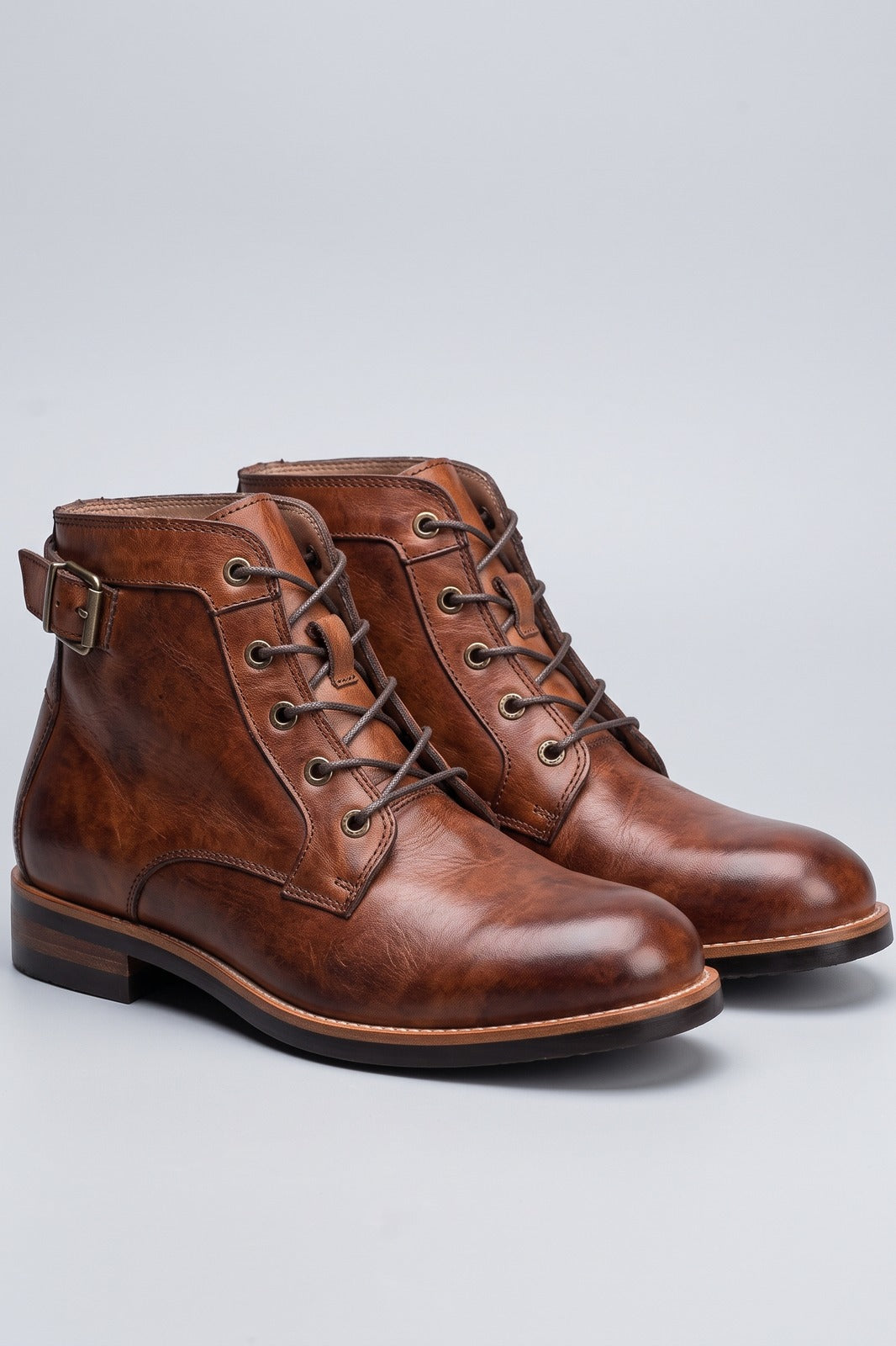 Herren Schnürstiefel | Vintage-Casual — Braun — shoe_main — am Modell