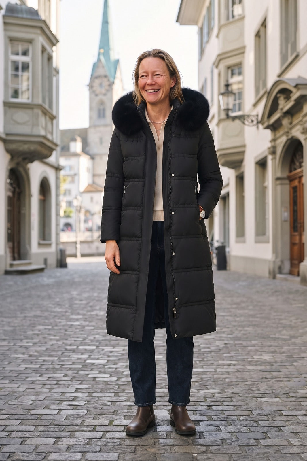 Damen Steppmantel Lang | Mit Kapuze — Schwarz — lifestyle — am Modell