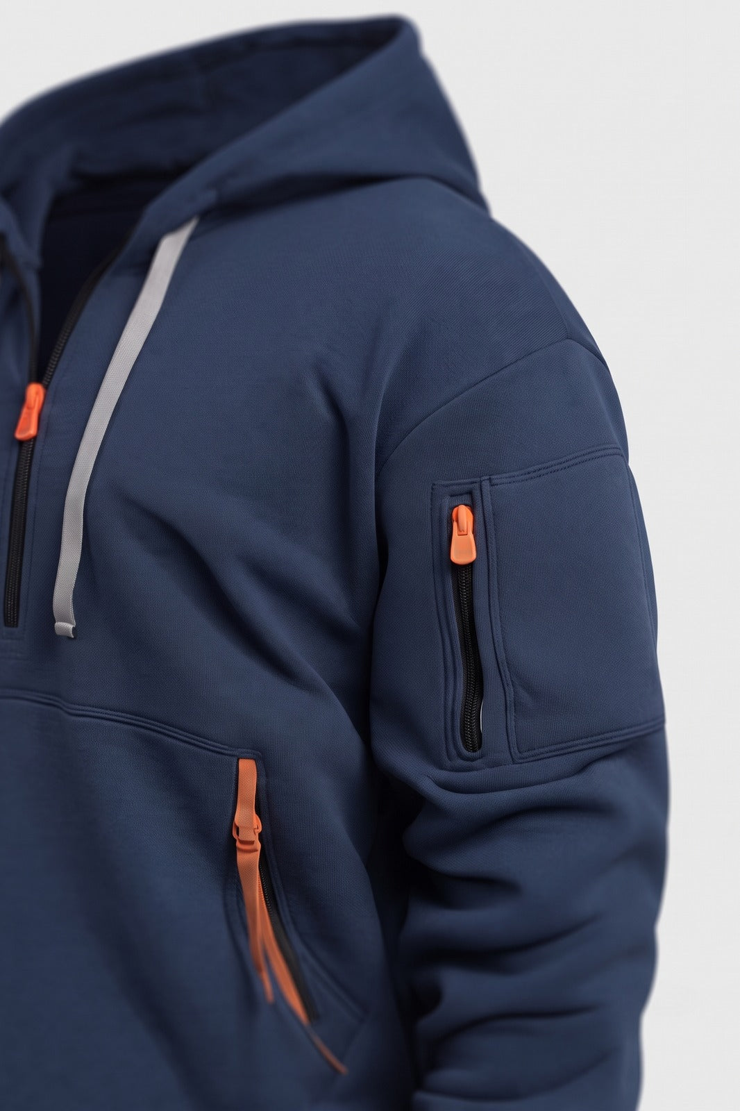Herren Kapuzenhoodie | Taschen — Dunkelblau — Detailaufnahme — am Modell