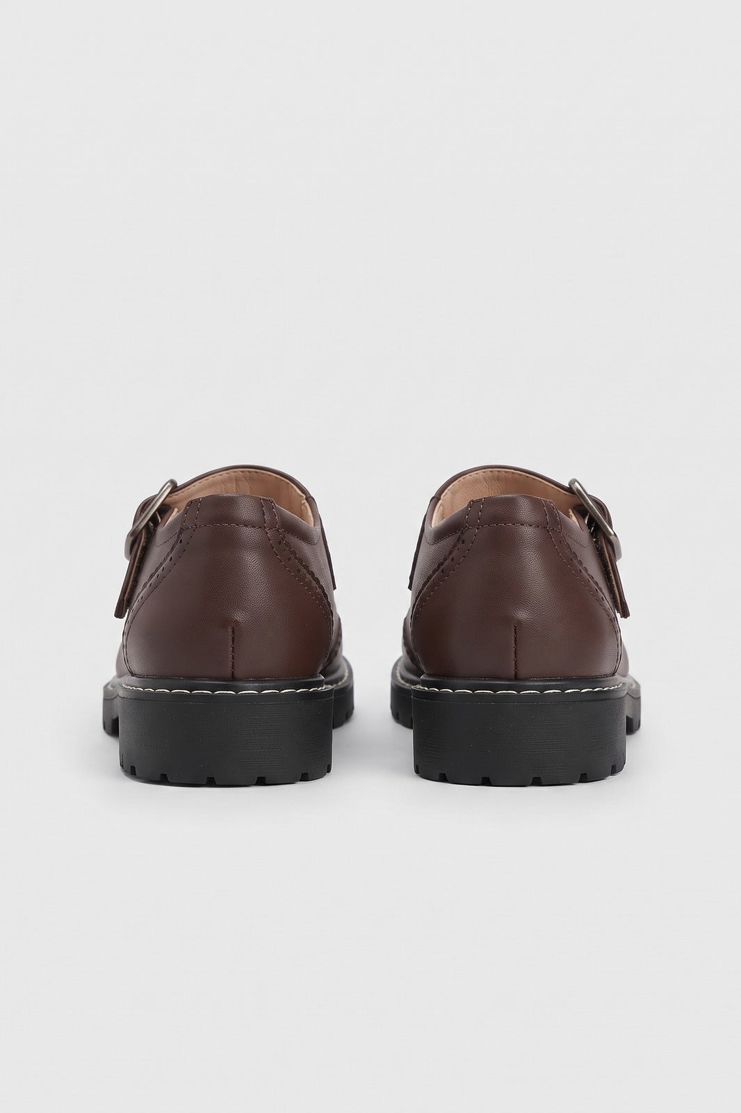 Damen Mary-Jane-Schuhe | Vintage-Stil — Dunkelbraun — shoe_back — am Modell
