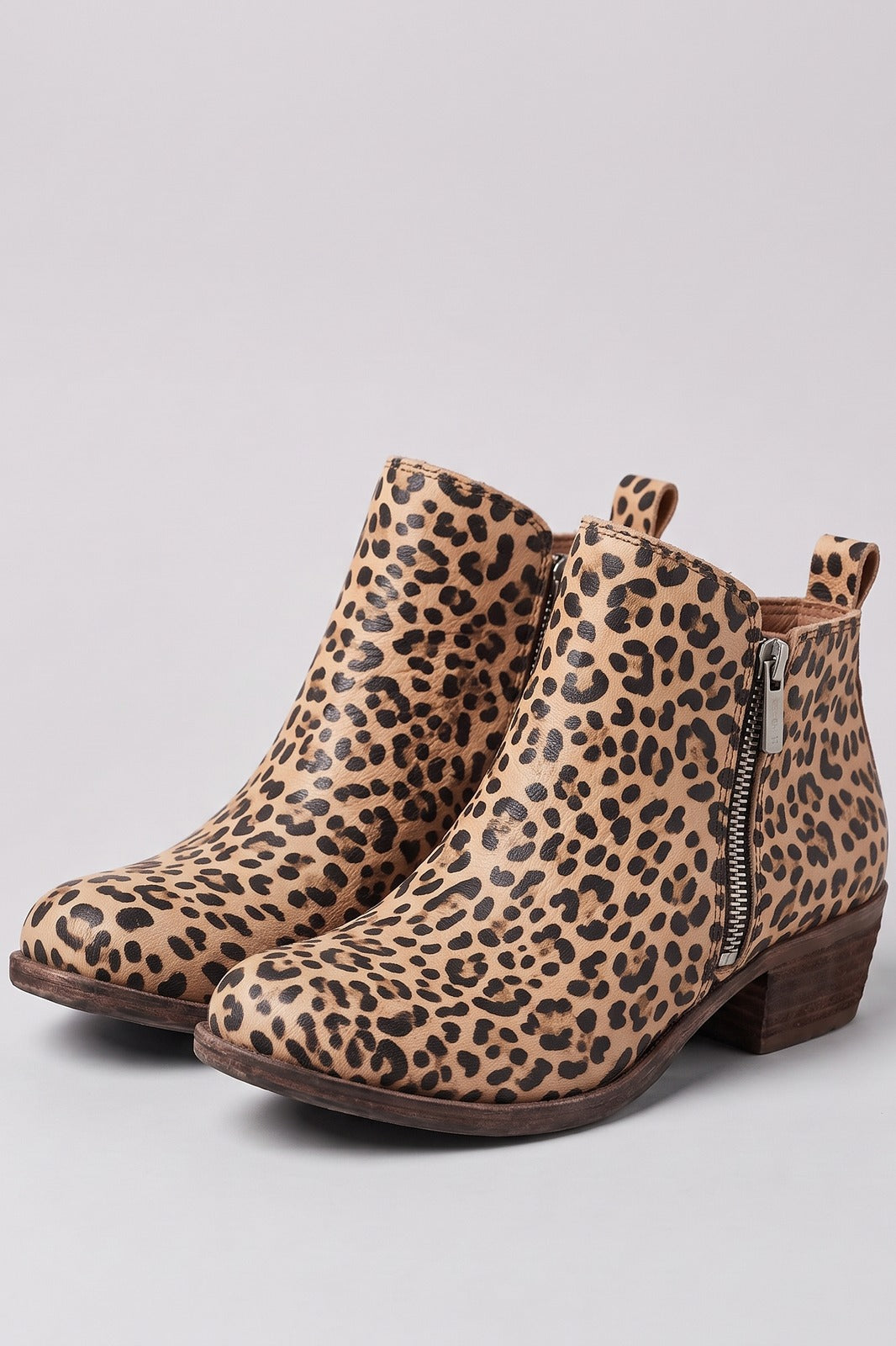 Damen Ankle Boots | Blockabsatz — Leopard — shoe_main — am Modell
