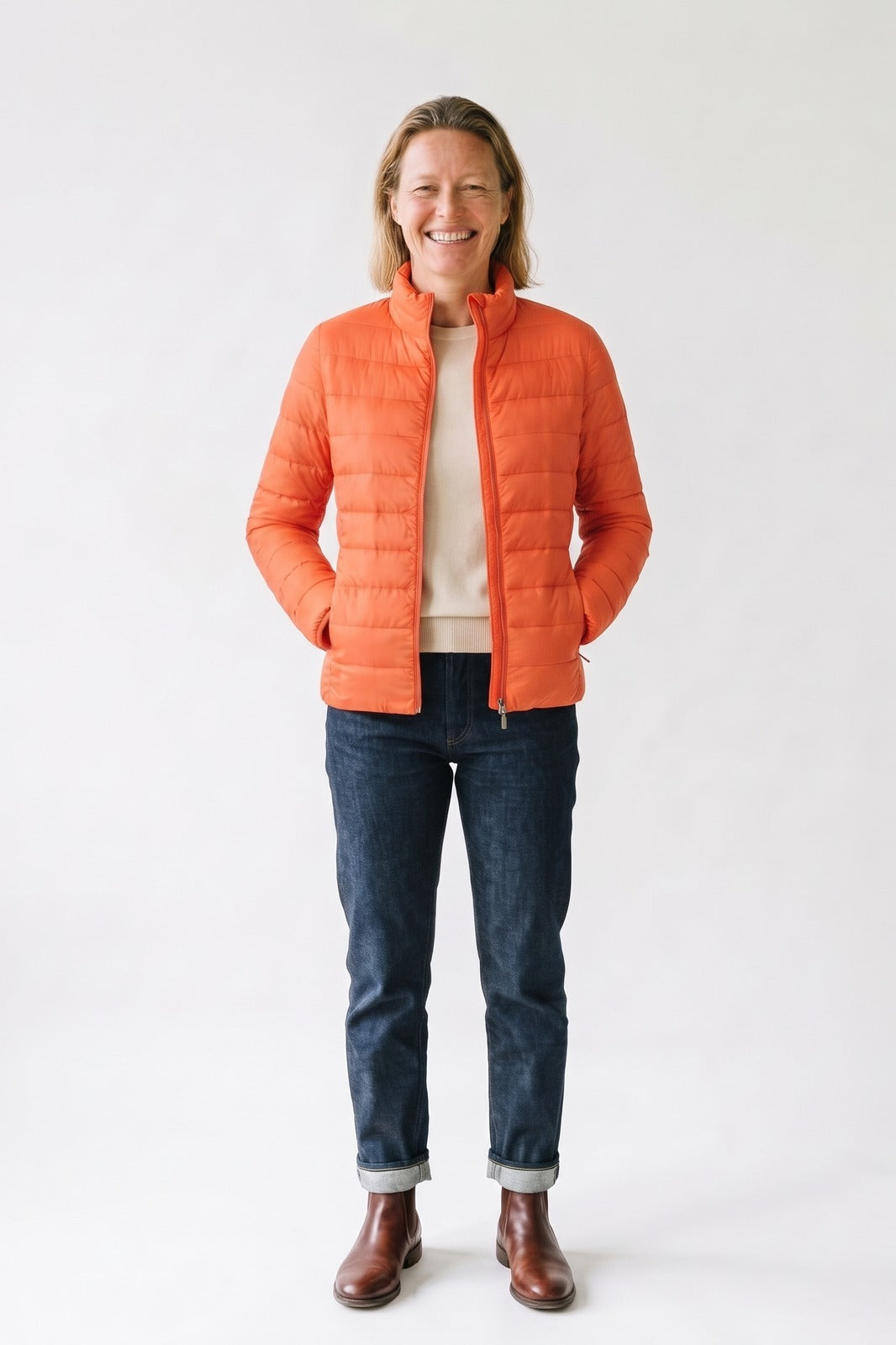 Damen Steppjacke | Schmale Passform — Orange — Vorderansicht — am Modell