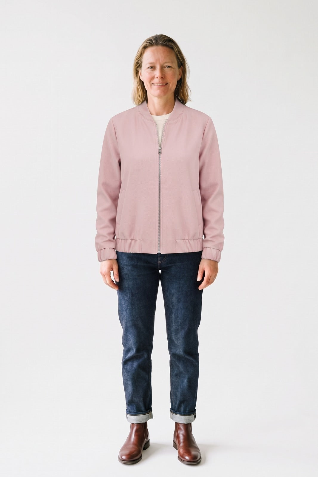 Damen Cropped Bomberjacke | Elegant — Rosa — Vorderansicht — am Modell