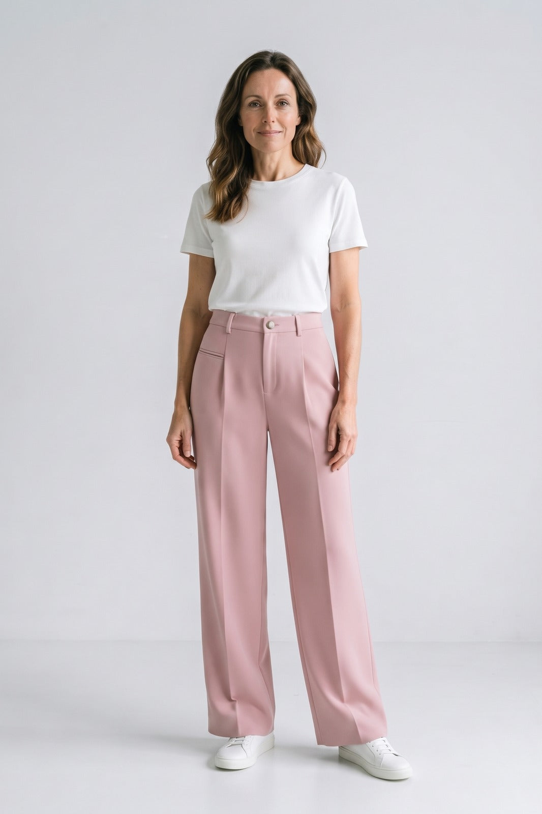 Damen Lockere Palazzohose | Bundfalten — Rosa — Vorderansicht — am Modell