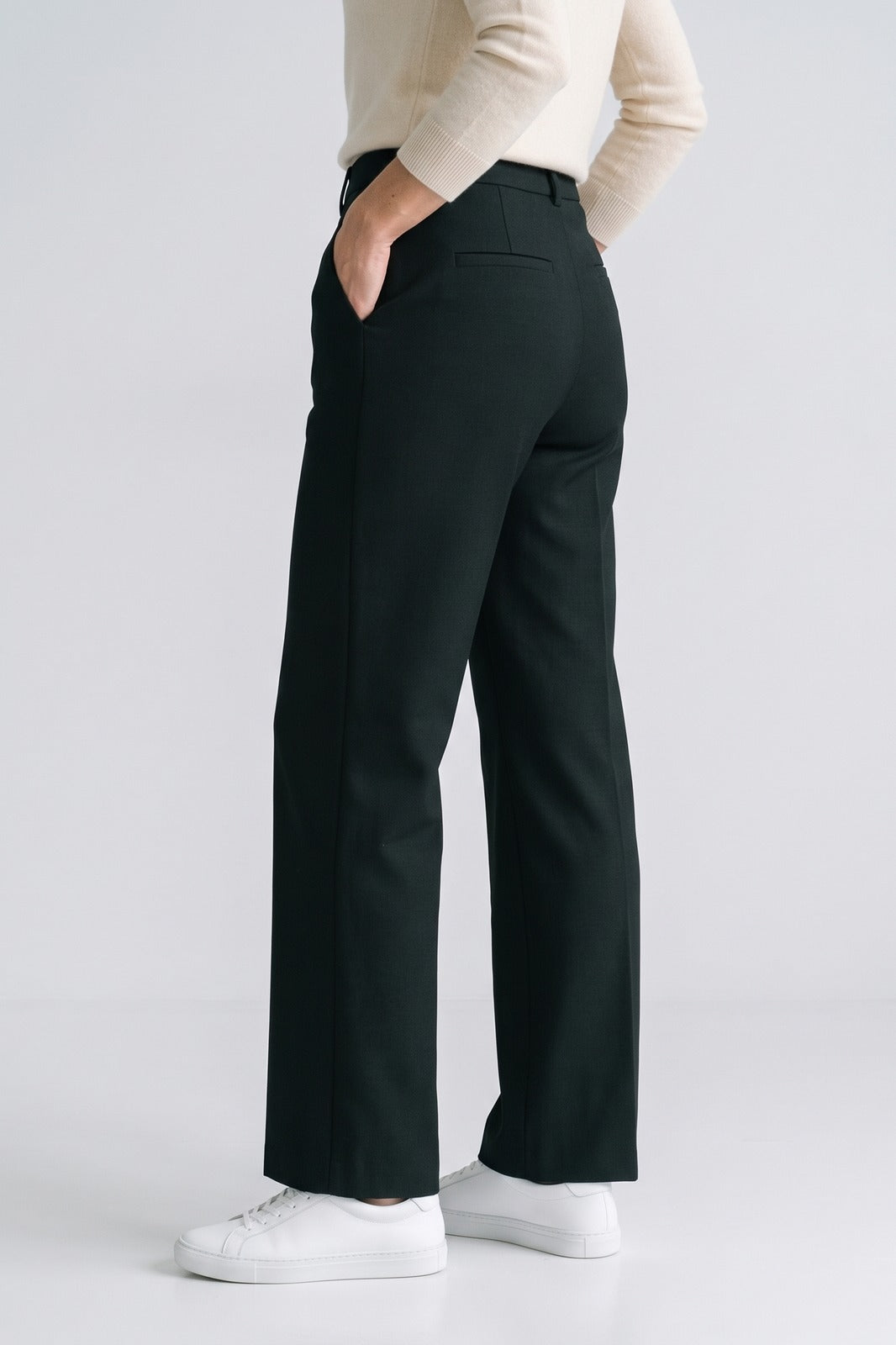 Damen Stretchhose | Hoher Bund — Schwarz — Vorderansicht — am Modell
