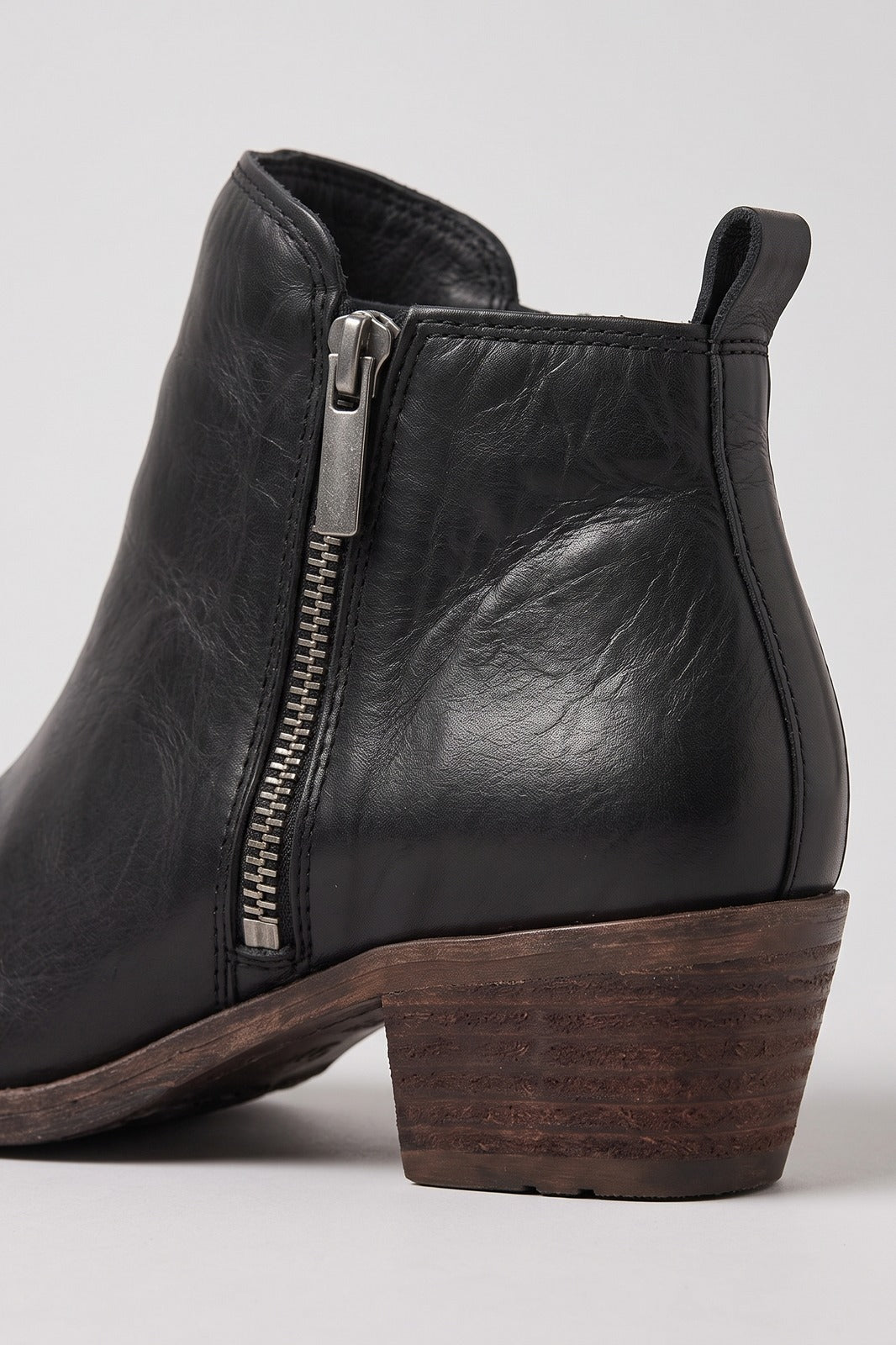 Damen Ankle Boots | Blockabsatz — Schwarz — shoe_detail — am Modell