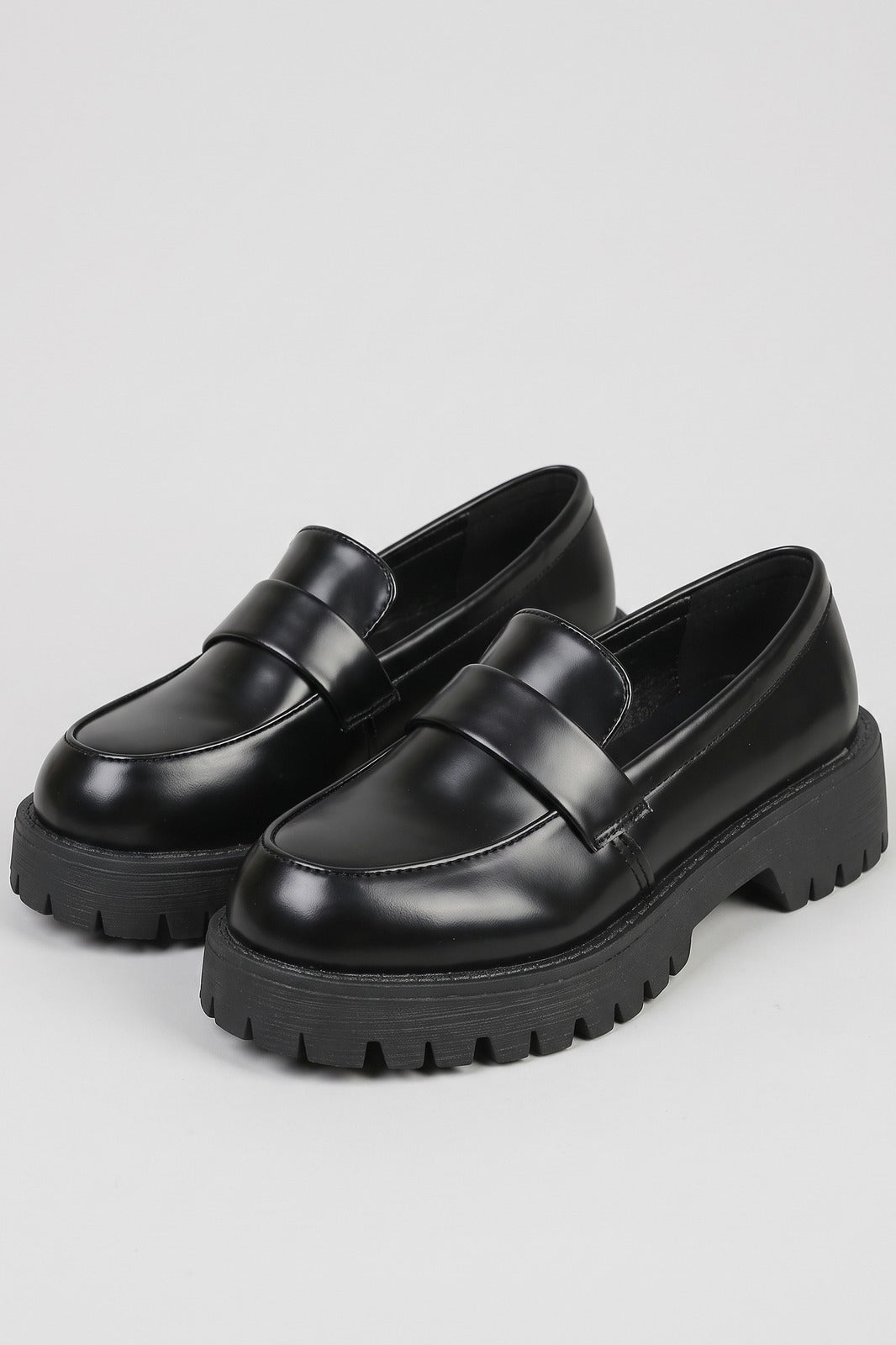 Damen Plateau Loafer | Runde Zehenpartie — Schwarz — shoe_main — am Modell
