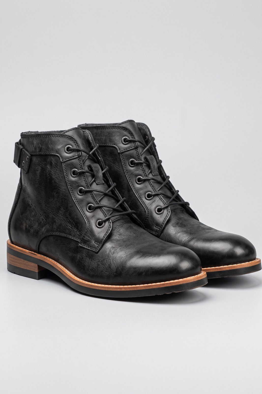 Herren Schnürstiefel | Vintage-Casual — Schwarz — shoe_main — am Modell