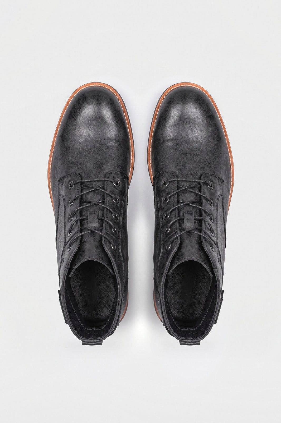 Herren Schnürstiefel | Vintage-Casual — Schwarz — shoe_top — am Modell