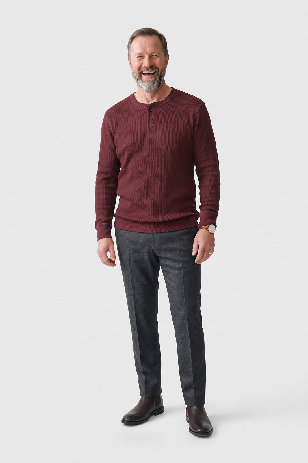 Herren Henley-Shirt | Knopfleiste — Weinrot — Vorderansicht — am Modell