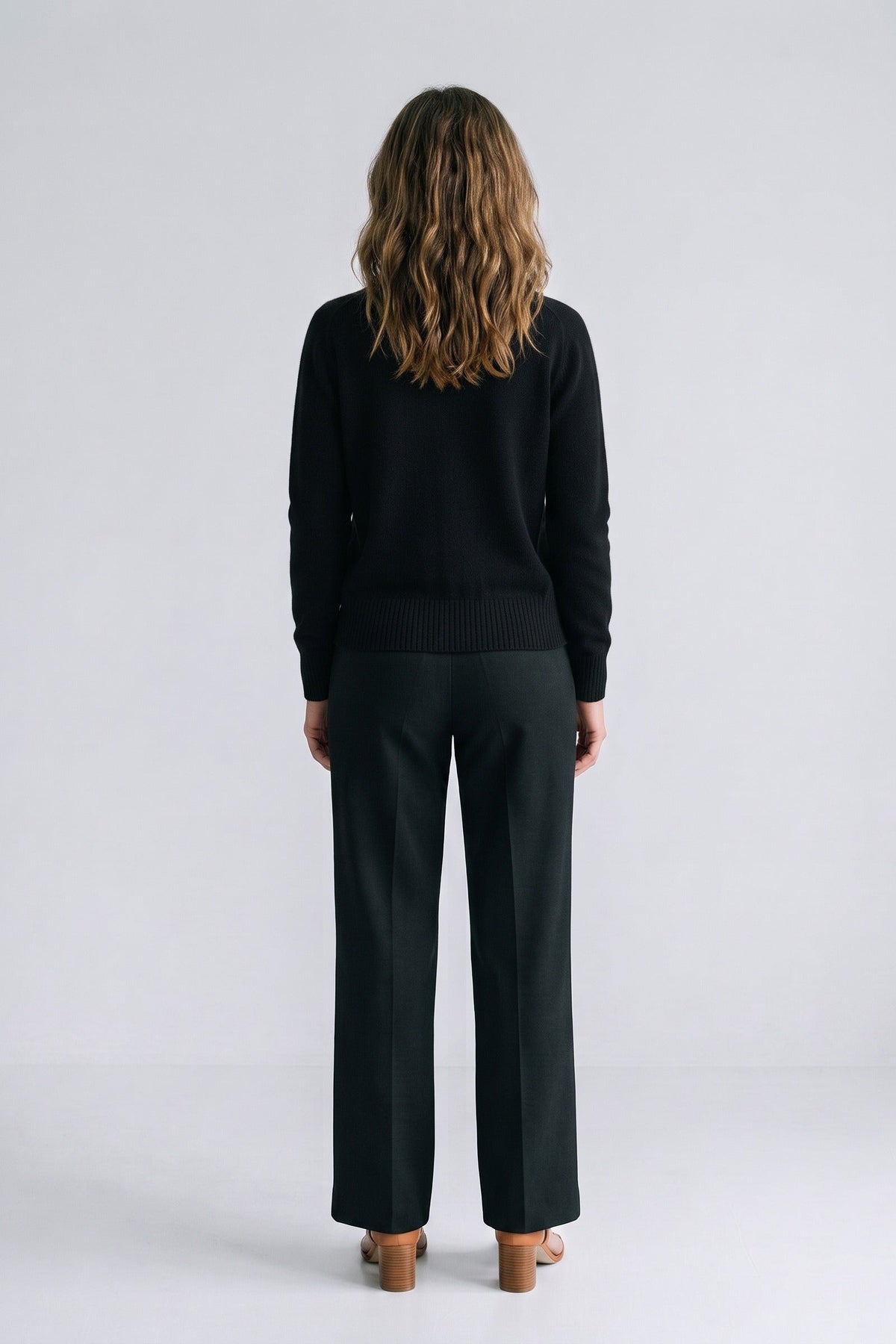 Damen Strickjacke mit V-Ausschnitt und herzförmigen Zierknöpfen – 4