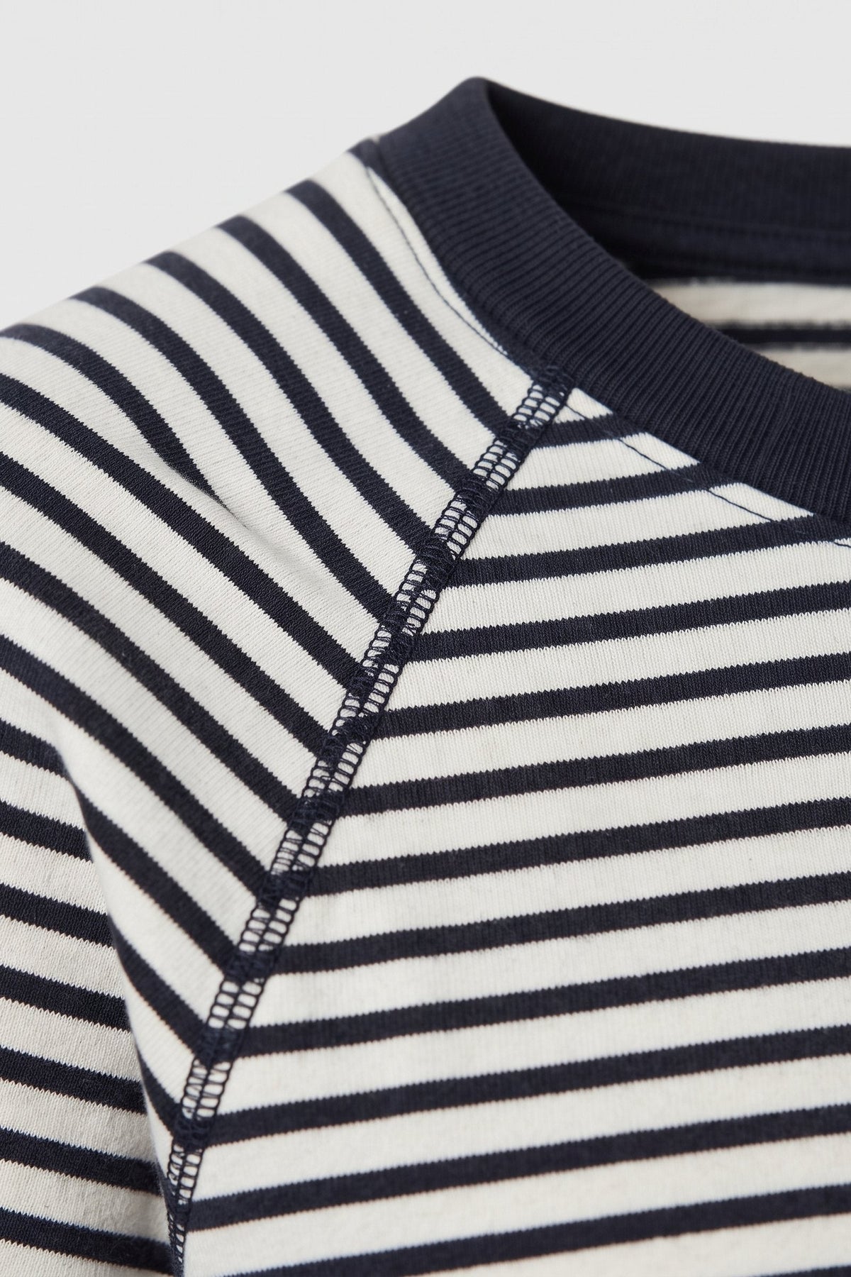 Damen Streifenshirt mit Rundhalsausschnitt und langen Raglanärmeln – 2