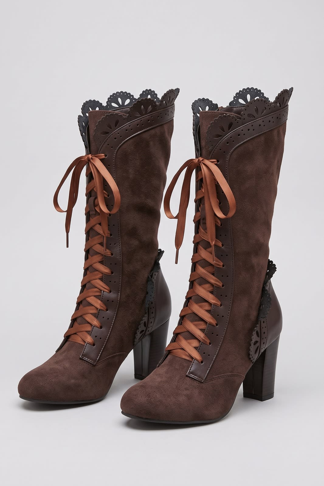 Damen Stiefeletten | Blockabsatz — Braun — shoe_main — am Modell