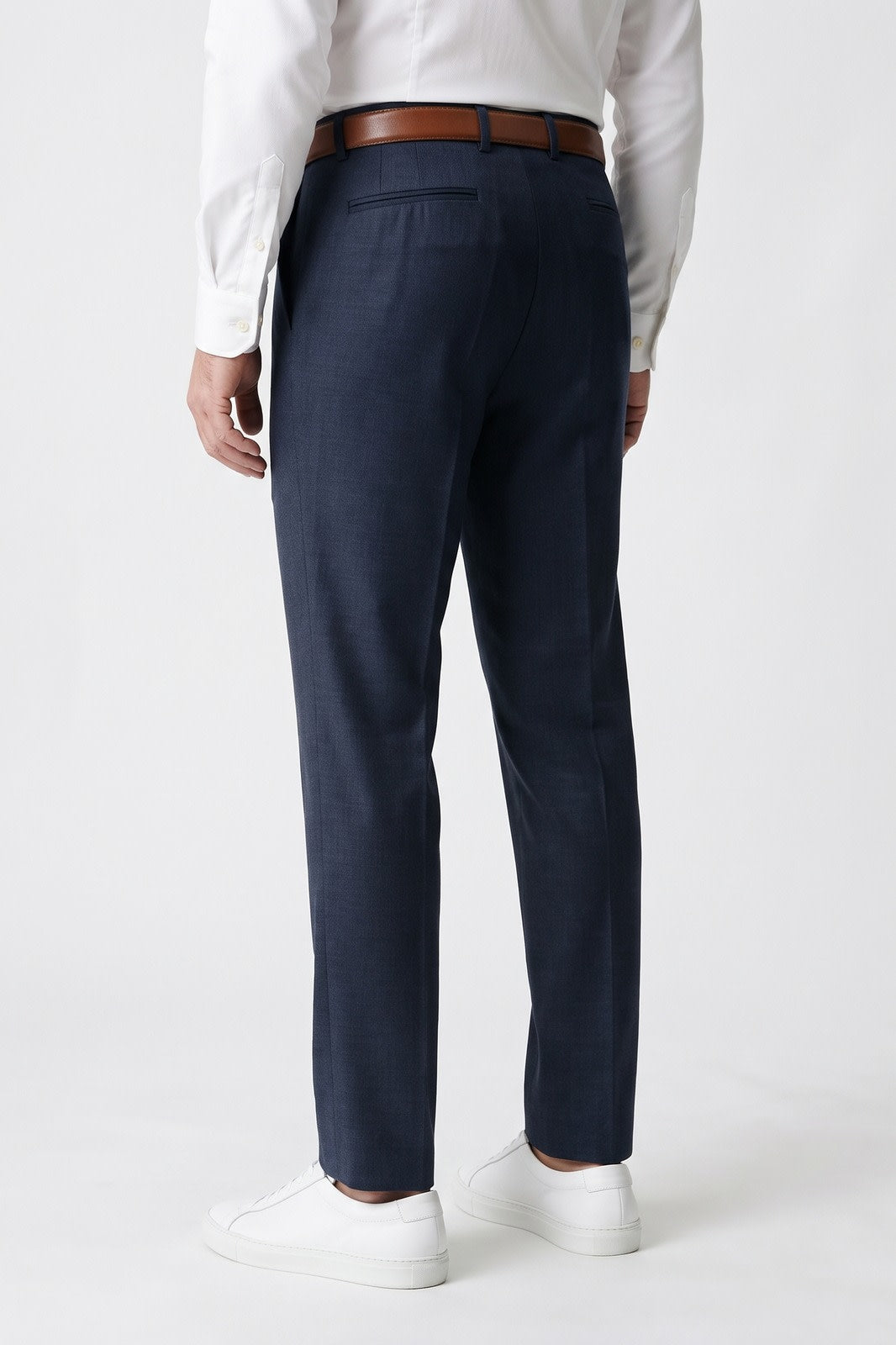 Herren Businessbroek | Moderne Passform — Dunkelblau — Rückansicht — am Modell