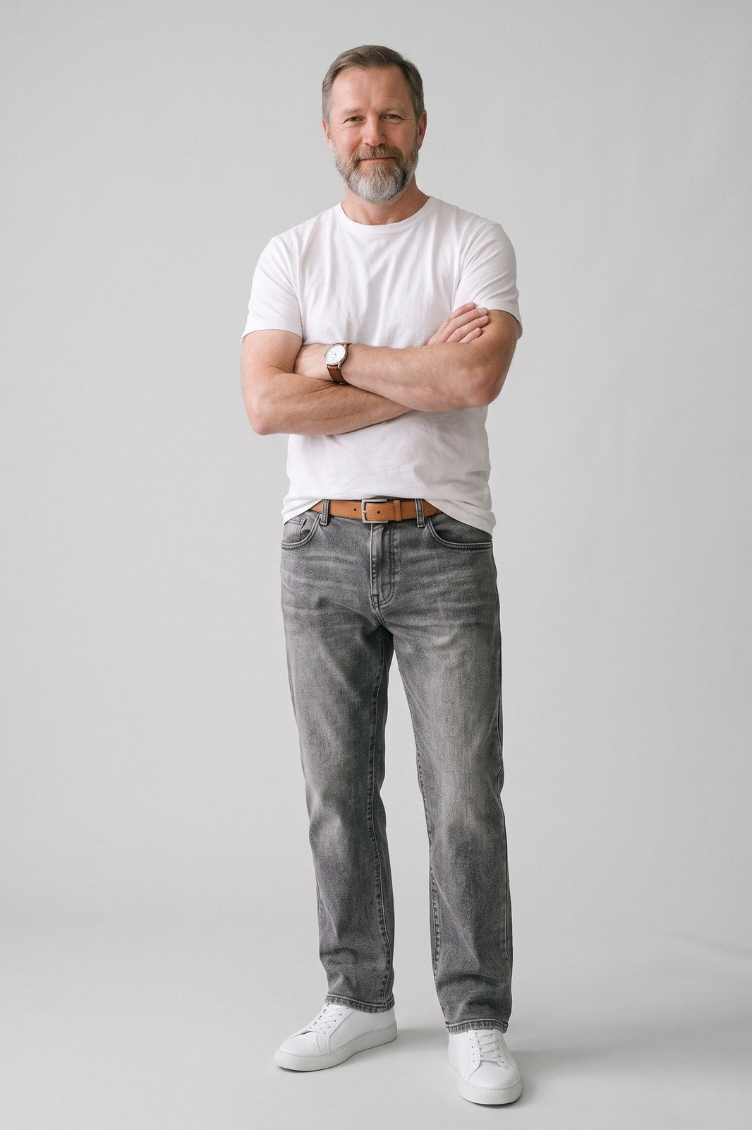 Herren Baggy Jeans | Gerades Bein — Grau — Vorderansicht — am Modell