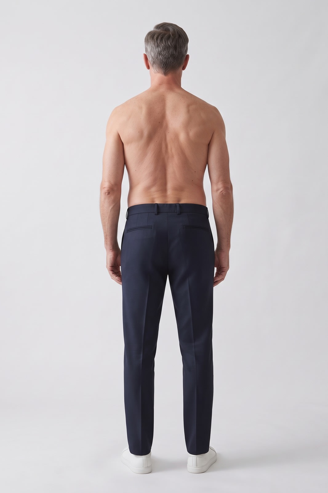 Herrenhose Gerade | Mit Kordelzug — Marineblau — Rückansicht — am Modell