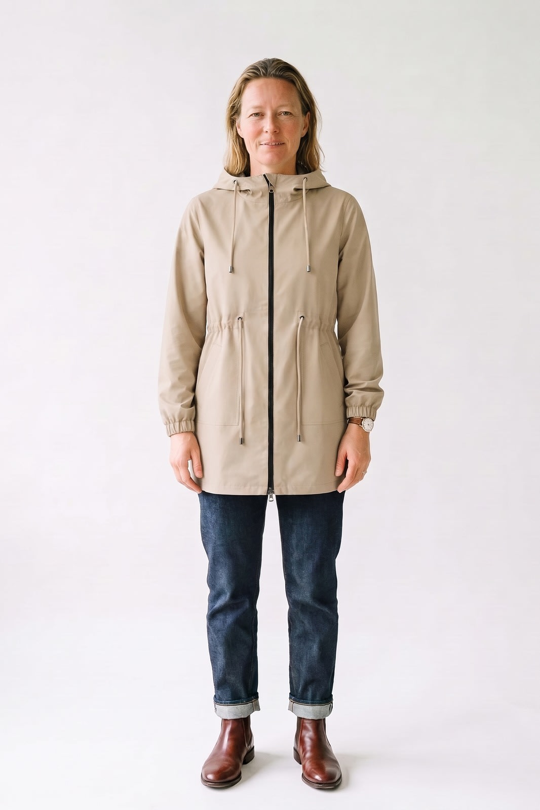 Damen Leichter Parka mit Kapuze | Casual — Beige — Vorderansicht — am Modell
