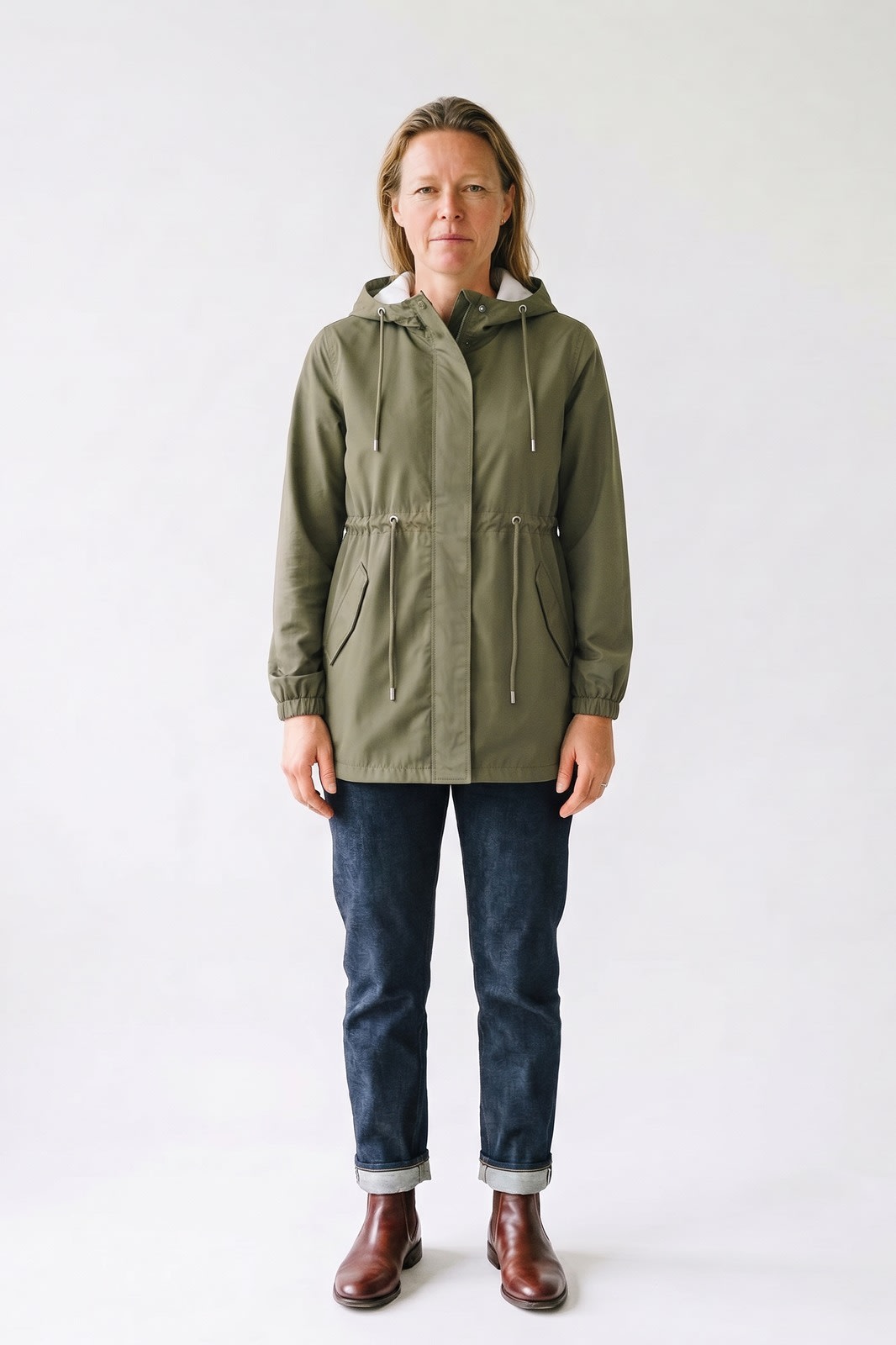 Damen Leichter Parka mit Kapuze | Casual — Grün — Vorderansicht — am Modell