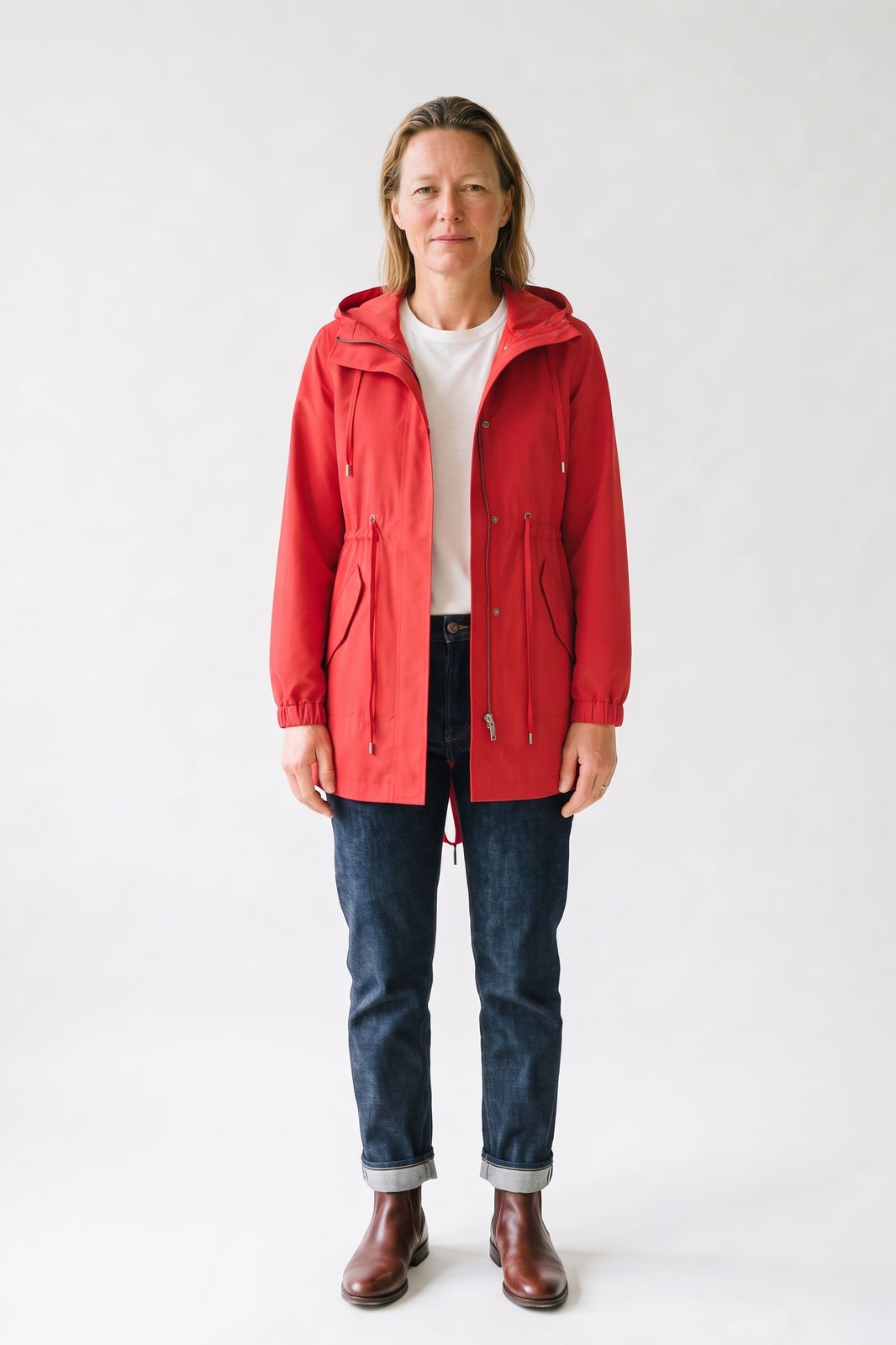 Damen Leichter Parka mit Kapuze | Casual — Rot — Vorderansicht — am Modell
