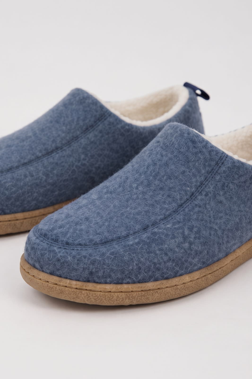 Unisex Melierter Hausschuh | Schlupfform — Blau — shoe_detail — am Modell
