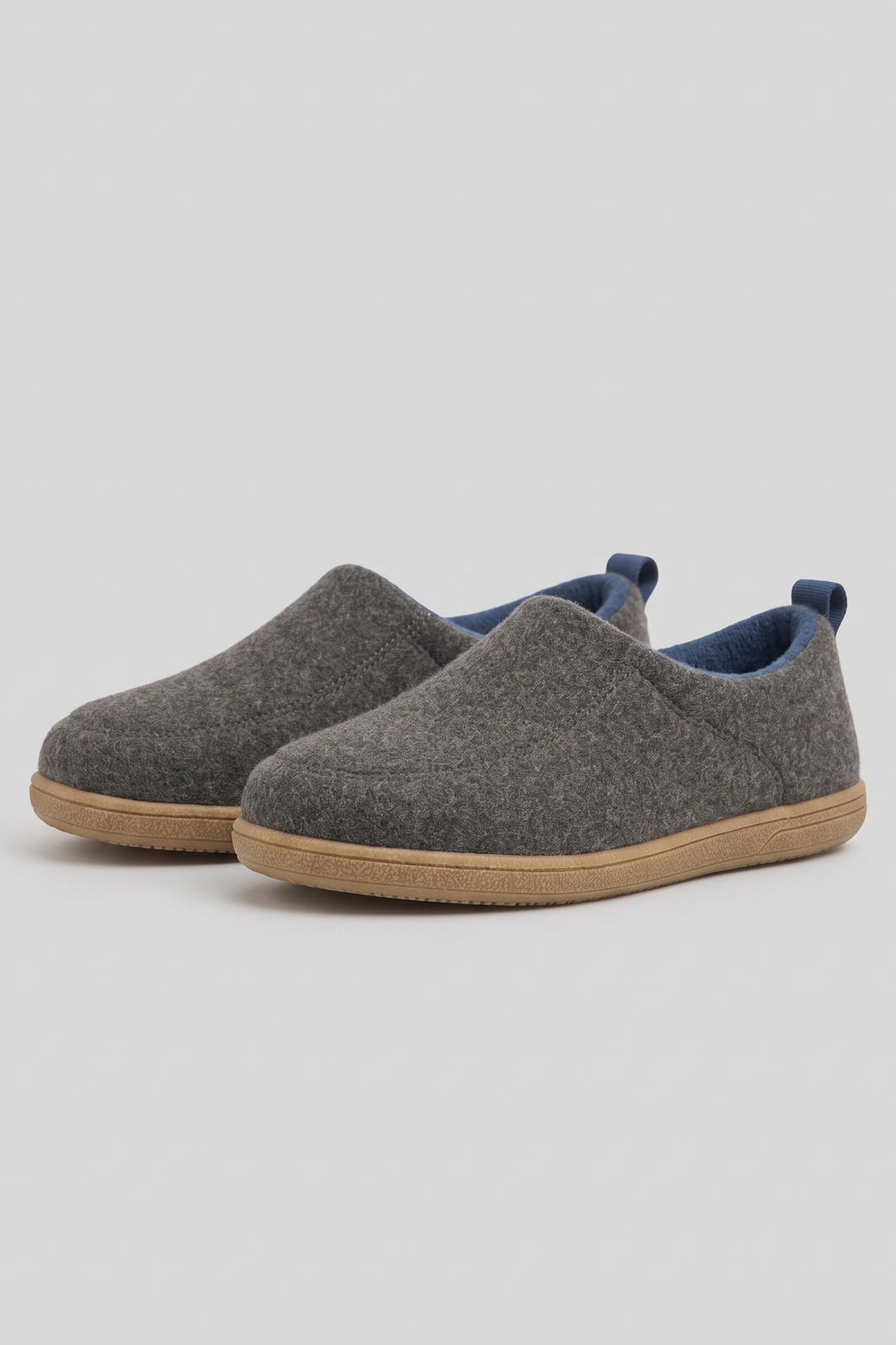 Unisex Melierter Hausschuh | Schlupfform — Grau — shoe_main — am Modell