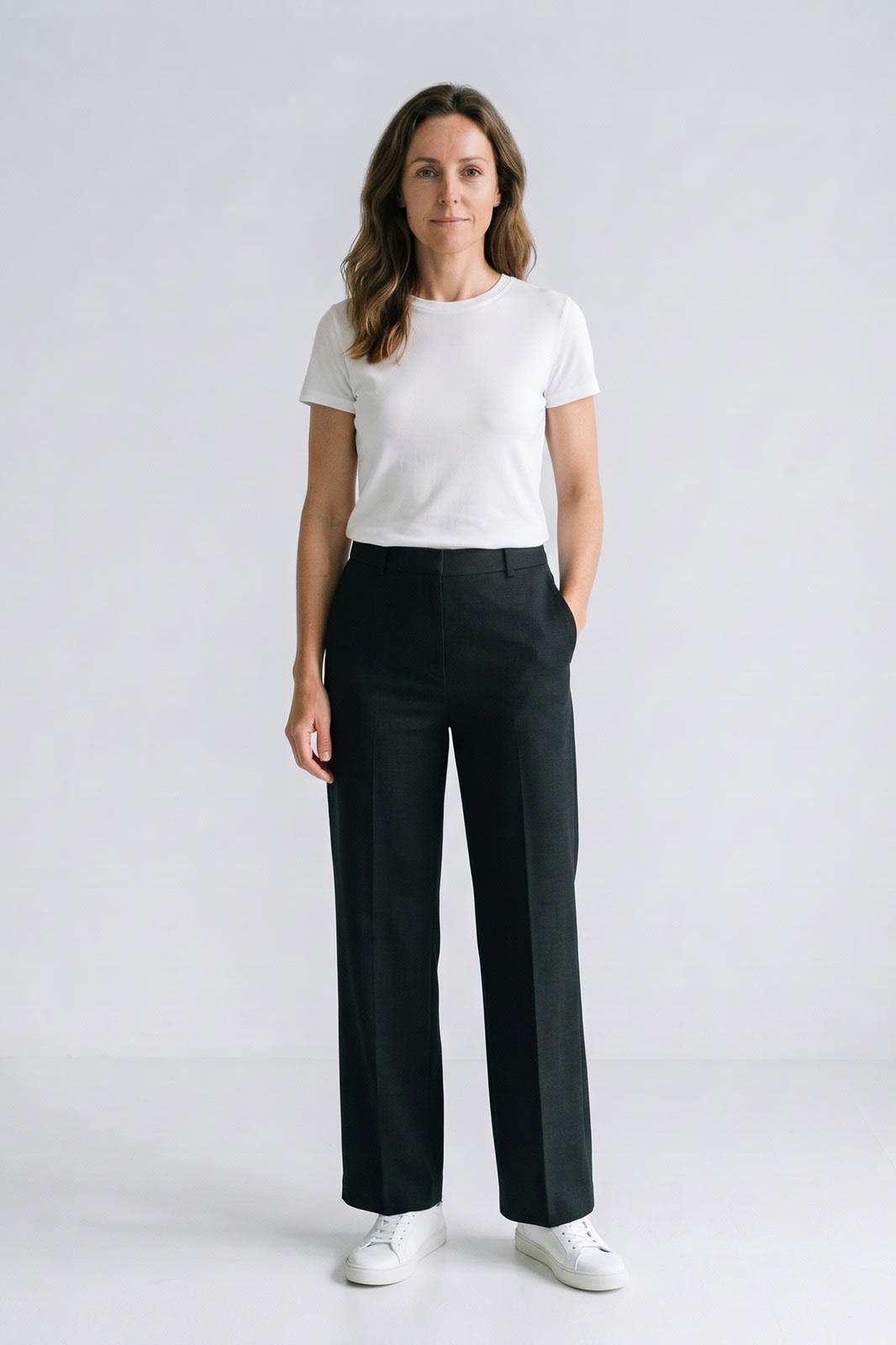 Damen Elegante Anzughose | Flare-Bein — Anthrazit — Vorderansicht — am Modell