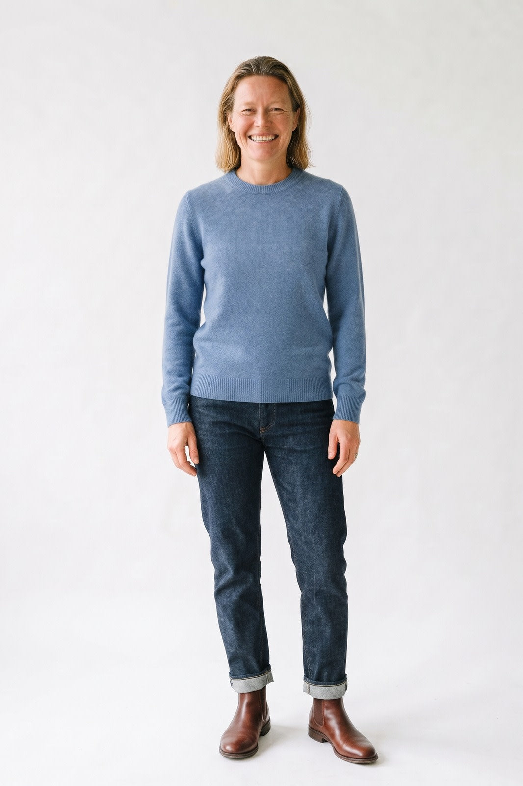 Damen Rundhalspullover | Runder Ausschnitt — Marineblau — Vorderansicht — am Modell