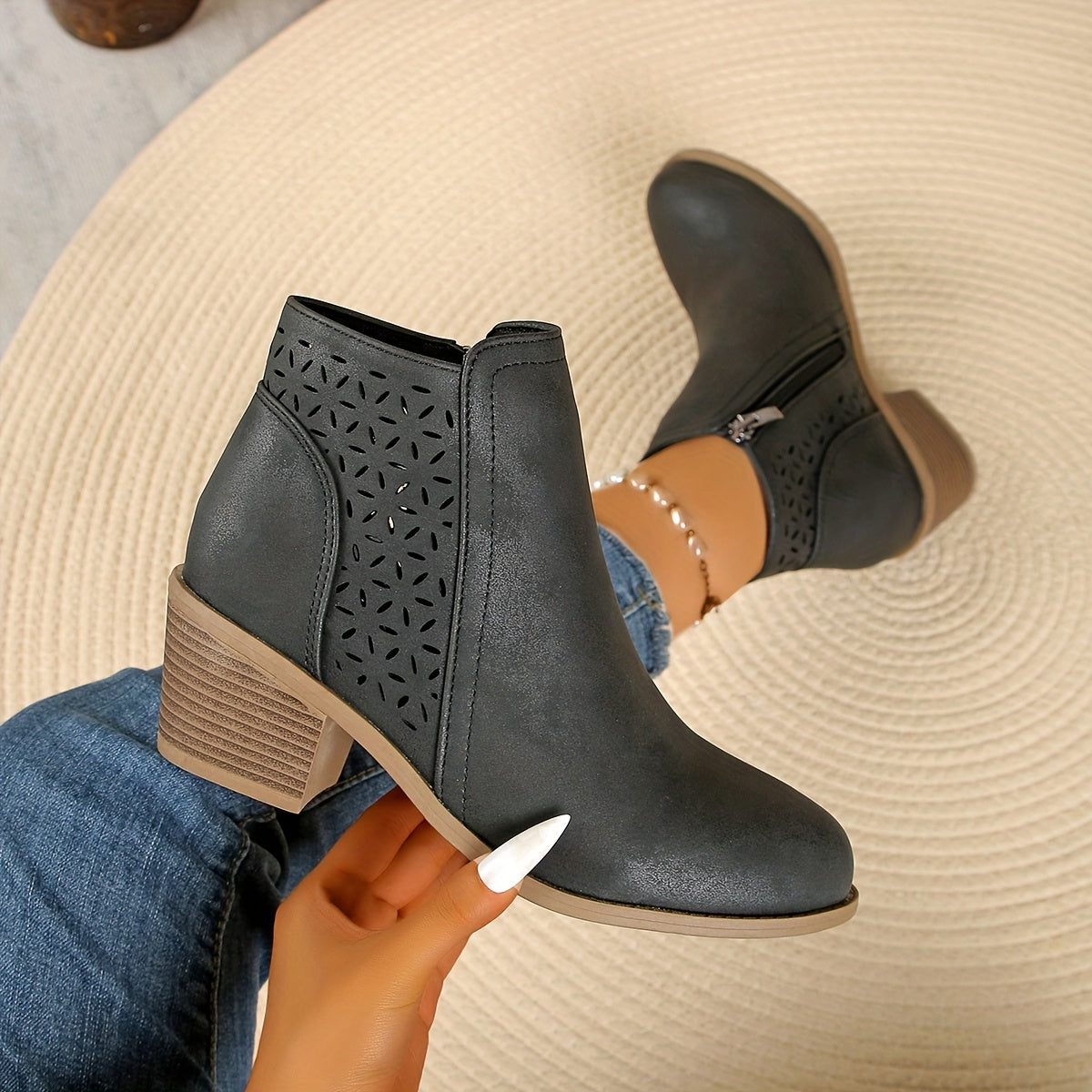 Damen Ankle Boots mit seitlichem Reissverschluss und Laser-Cut-Musterung – 7
