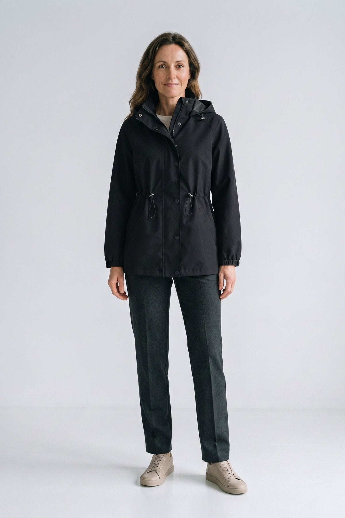 Damen Regenjacke mit Stehkragen, Kapuze und seitlichen Eingrifftaschen – 3