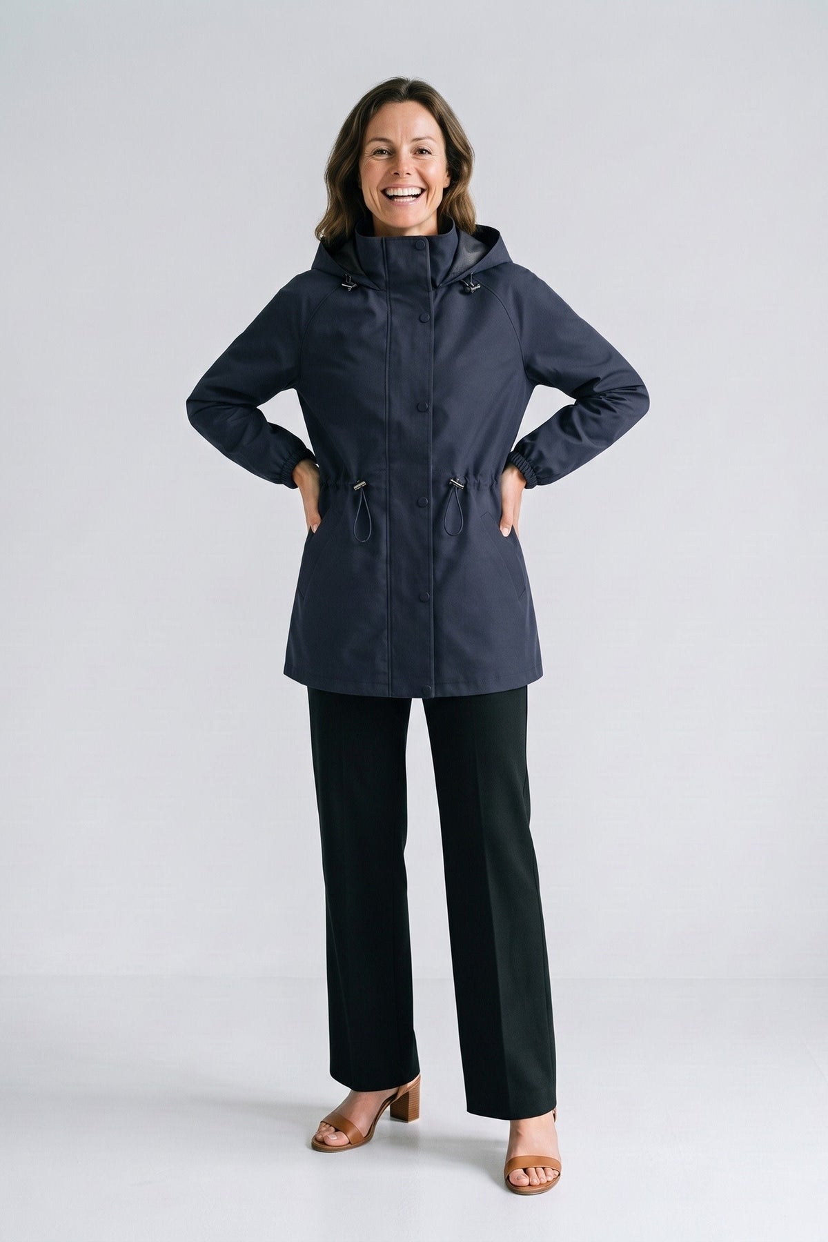 Damen Regenjacke mit Stehkragen, Kapuze und seitlichen Eingrifftaschen – 6