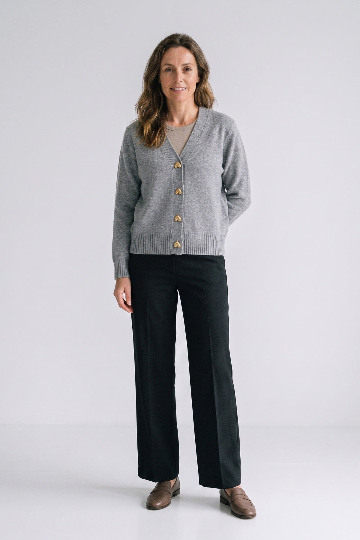 Damen Strickjacke mit V-Ausschnitt und herzförmigen Zierknöpfen – 6