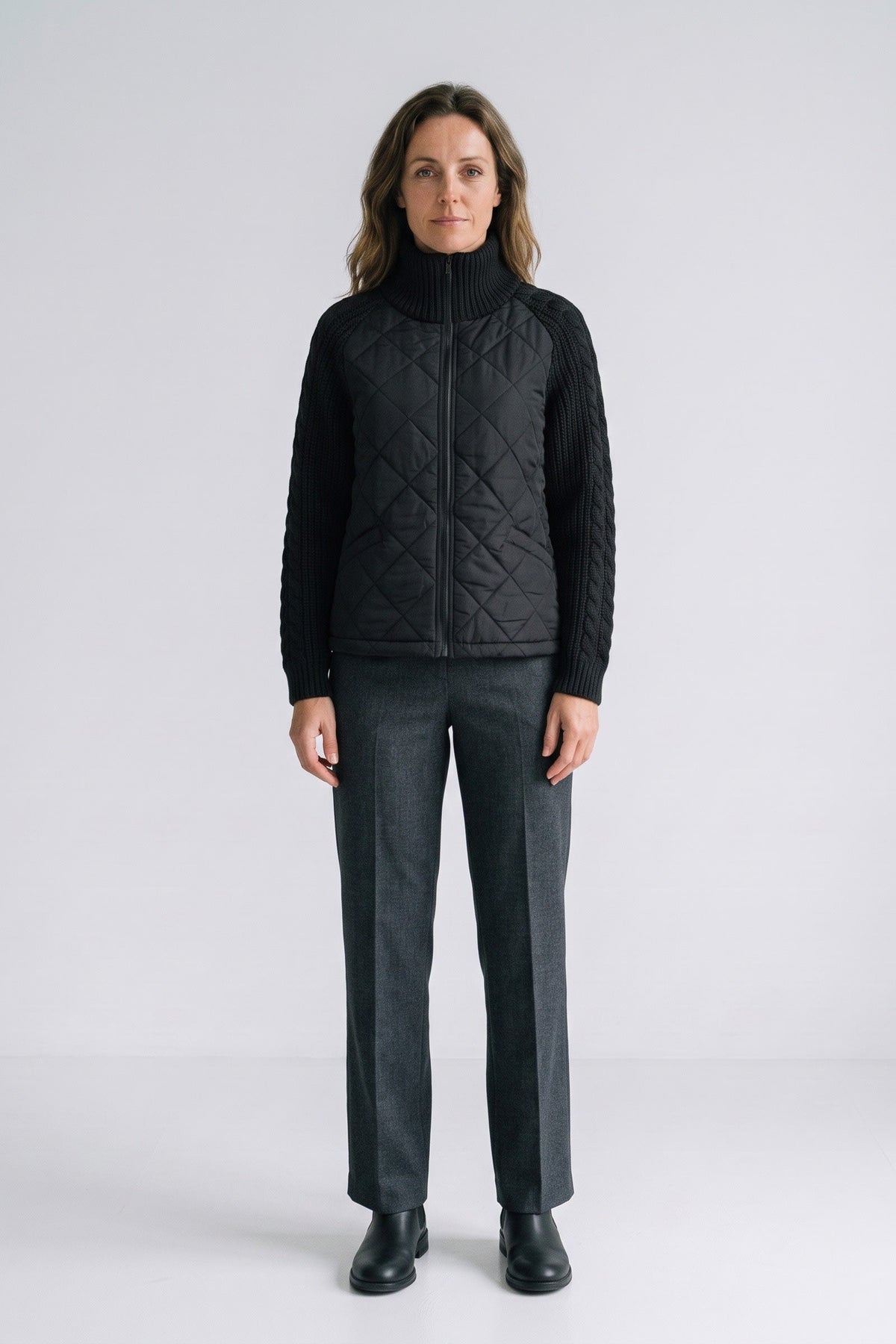 Damen Steppjacke mit Stehkragen und Zopfstrick-Ärmeln in Rautensteppung – 8