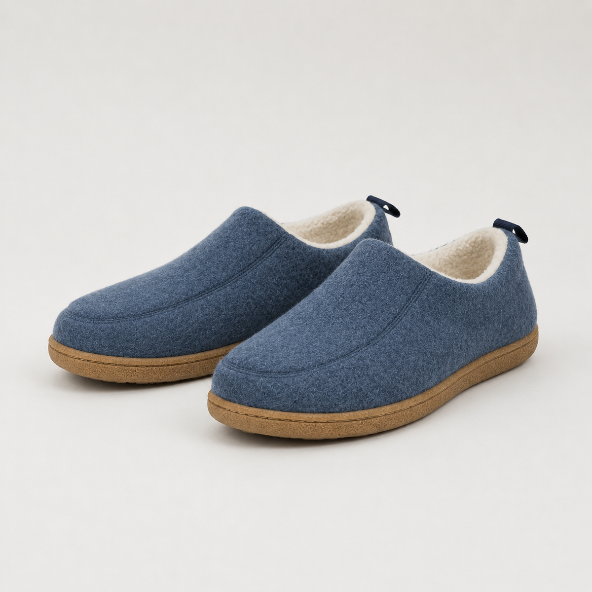 Unisex Hausschuh mit geschlossener Schlupfform und Fersenschlaufe
