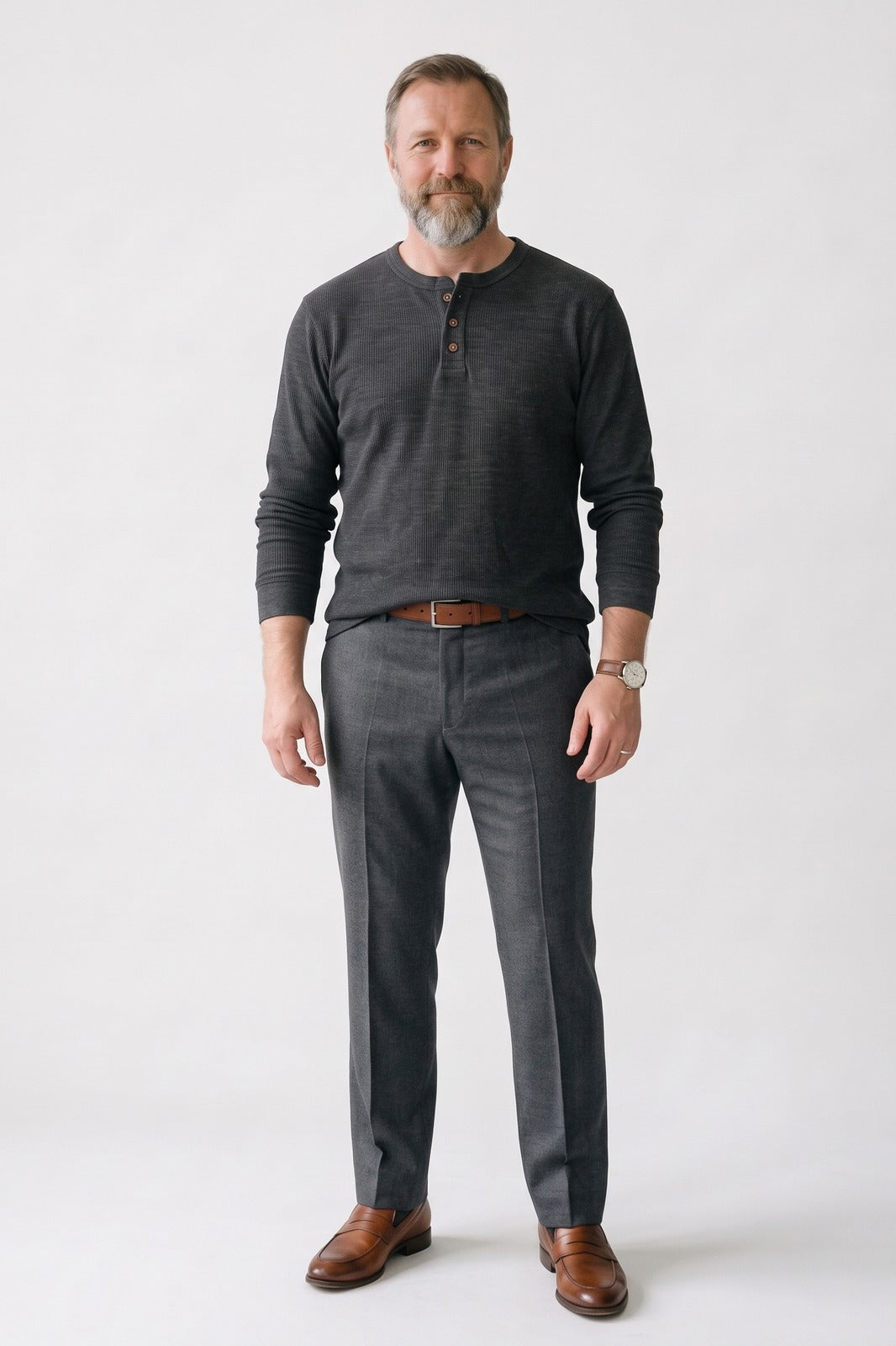 Herren Henley-Shirt | Knopfleiste — Anthrazit — Vorderansicht — am Modell