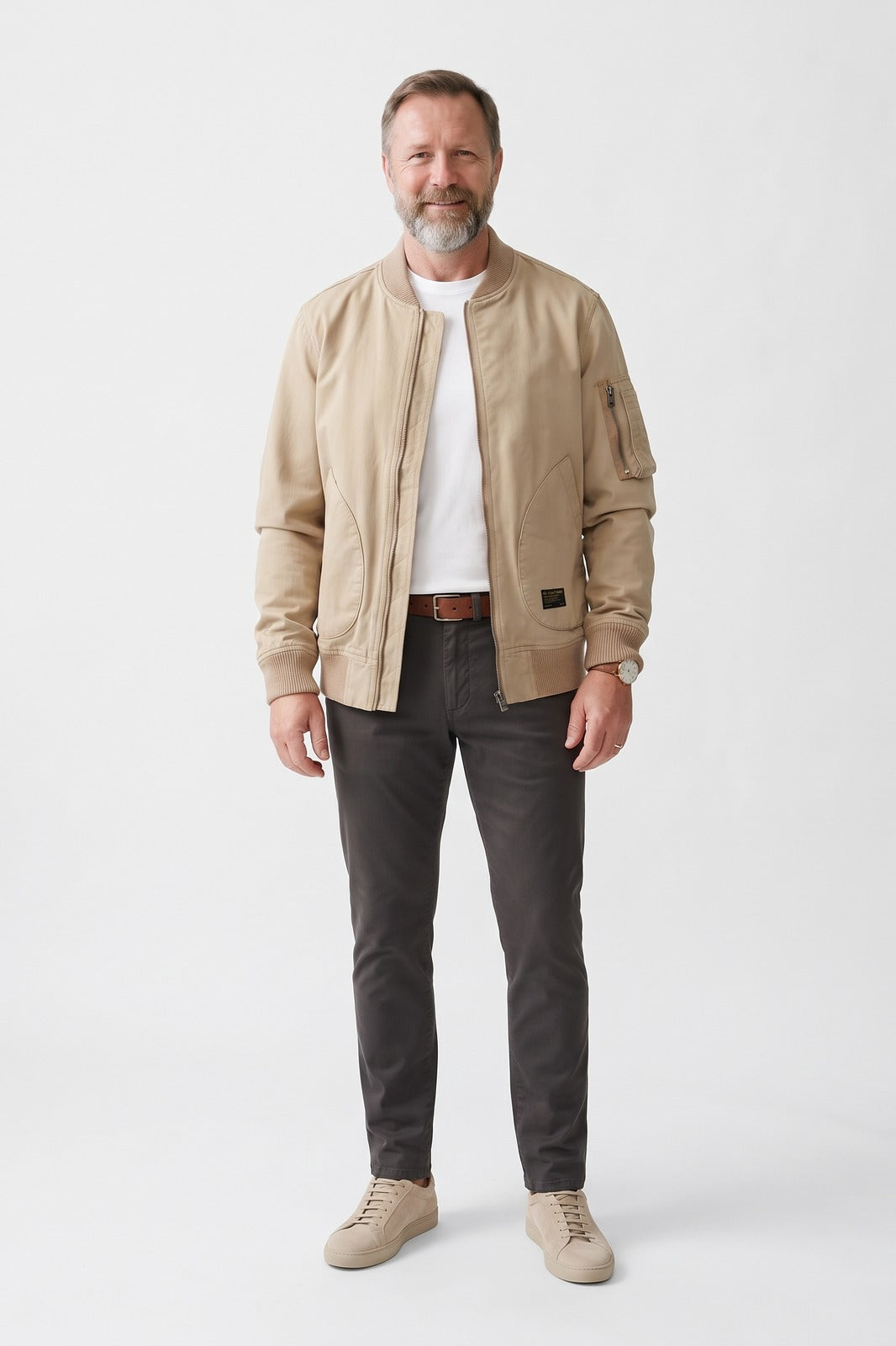 Herren Bomberjacke mit Stehkragen | Casual — Beige — Vorderansicht — am Modell