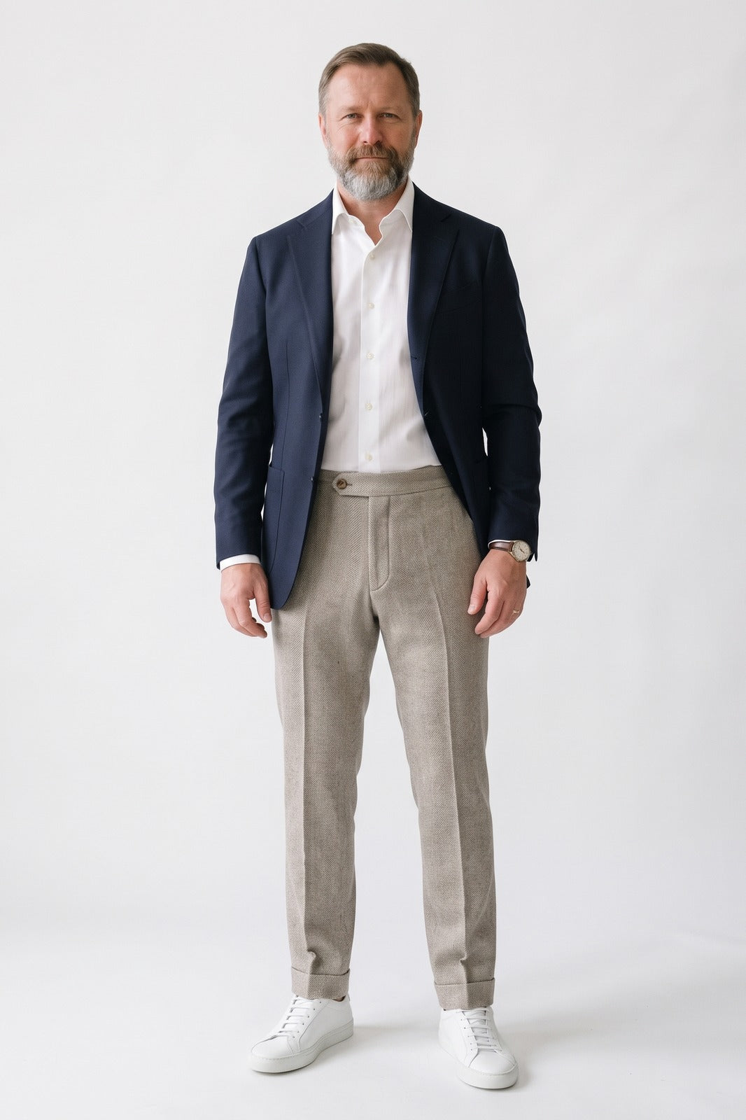 Herren Hose | Gerader Schnitt & Fischgrat — Beige — Vorderansicht — am Modell