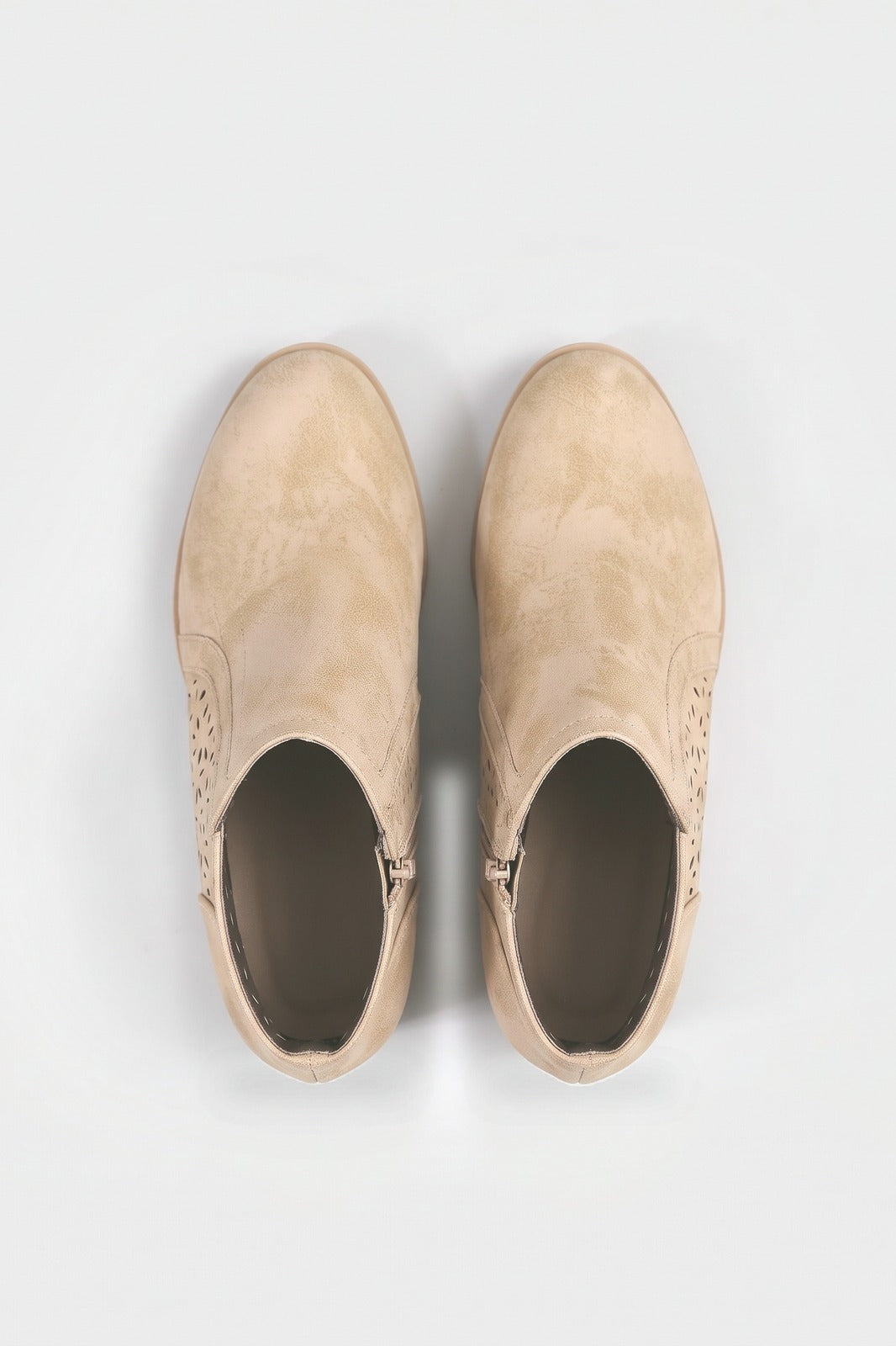 Damen Ankle Boots | Reissverschluss — Beige — shoe_top — am Modell