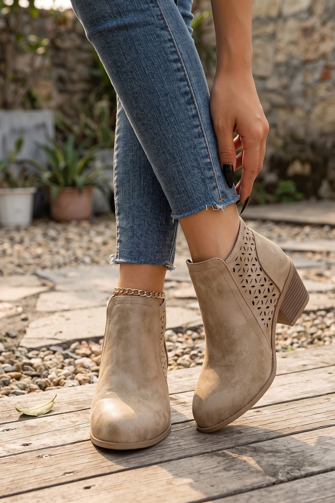 Damen Ankle Boots | Reissverschluss — Beige — shoe_worn — am Modell
